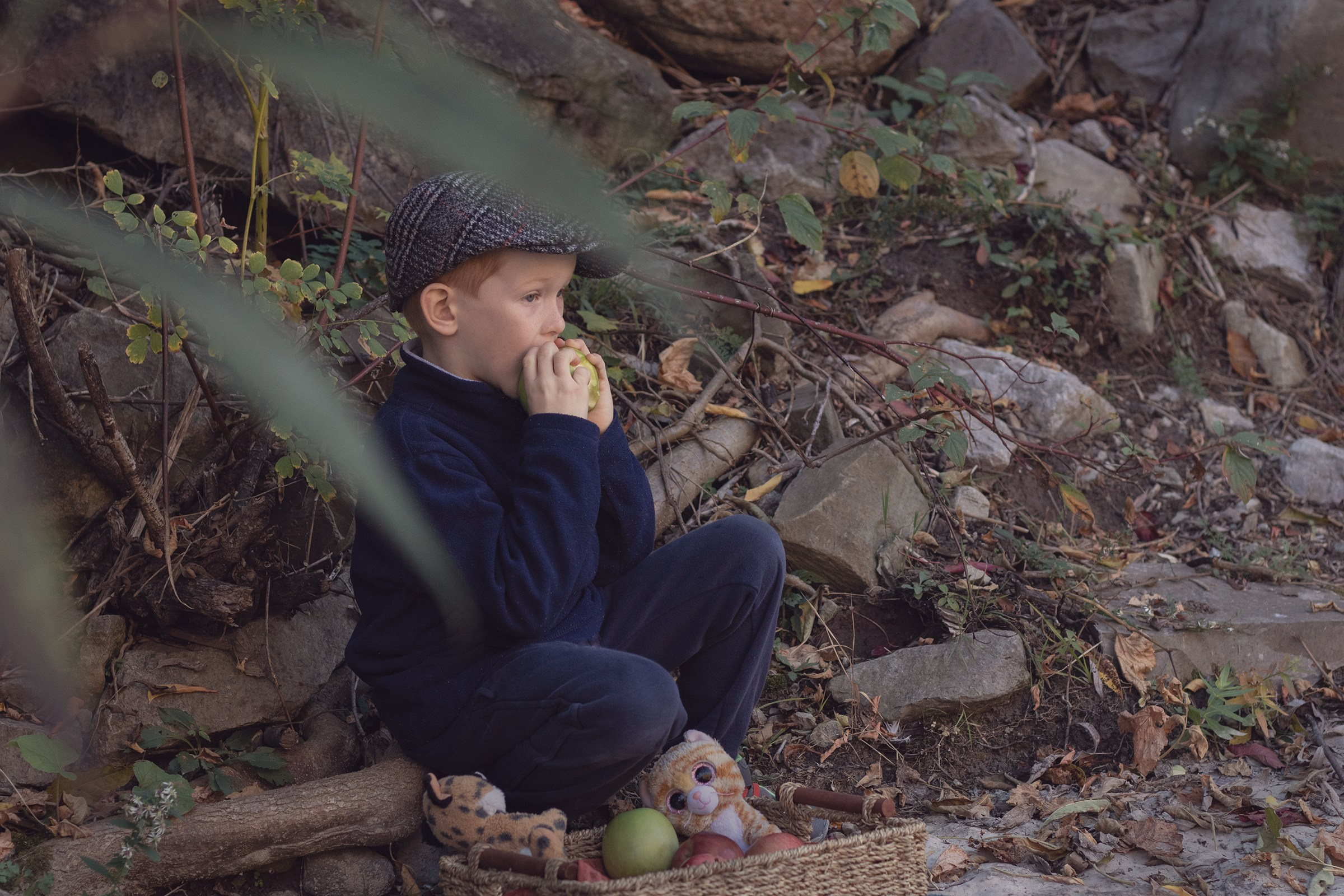 Outdoor photo session with kids. Pretty river, Ontario. Toronto Portrait Photographer Lena Lac