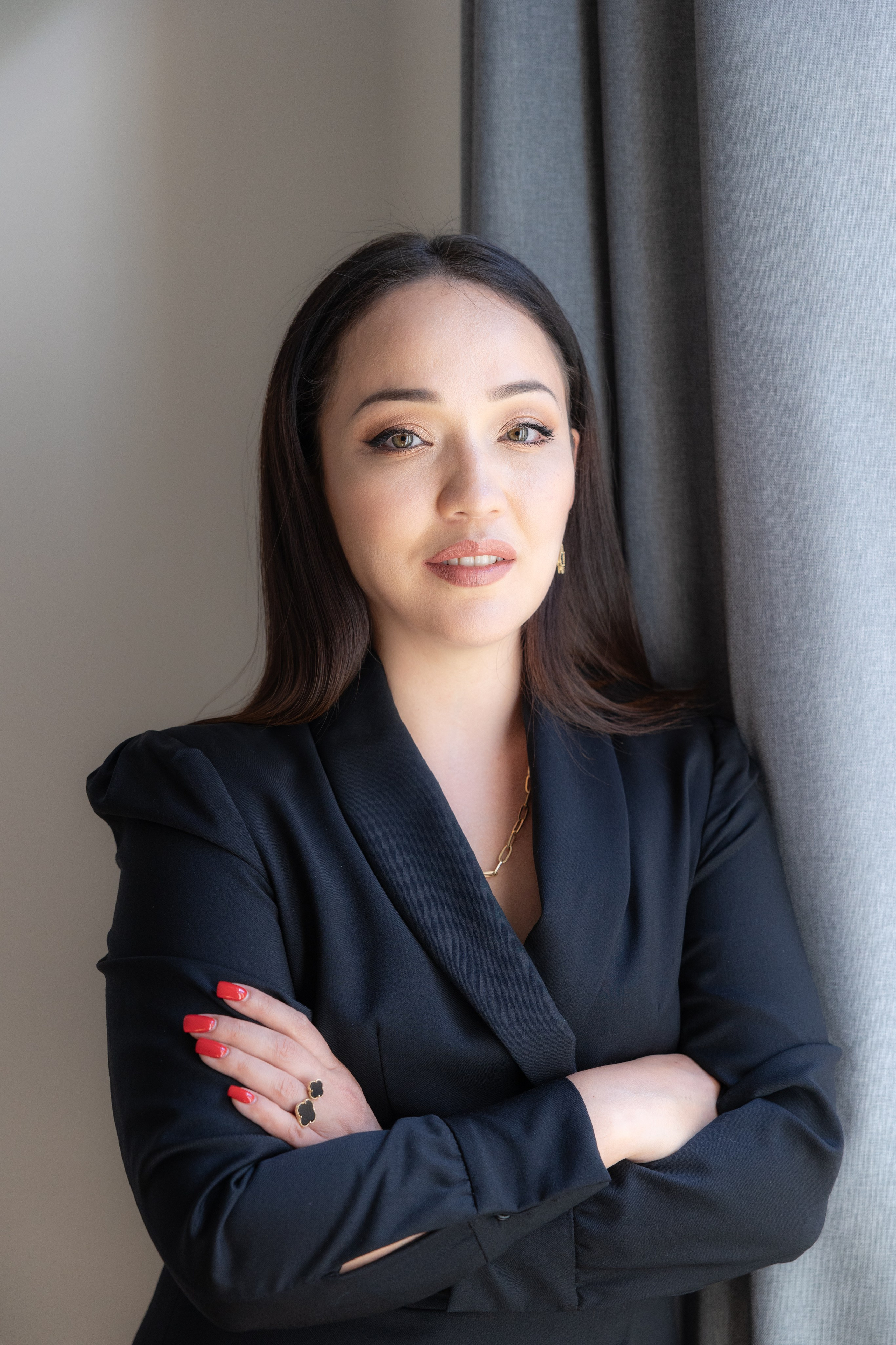 Individual photo portrait for Daniel in Toulouse city centre. Eugénie Smirnova — Wedding & Elopement Photographer in Southwest France