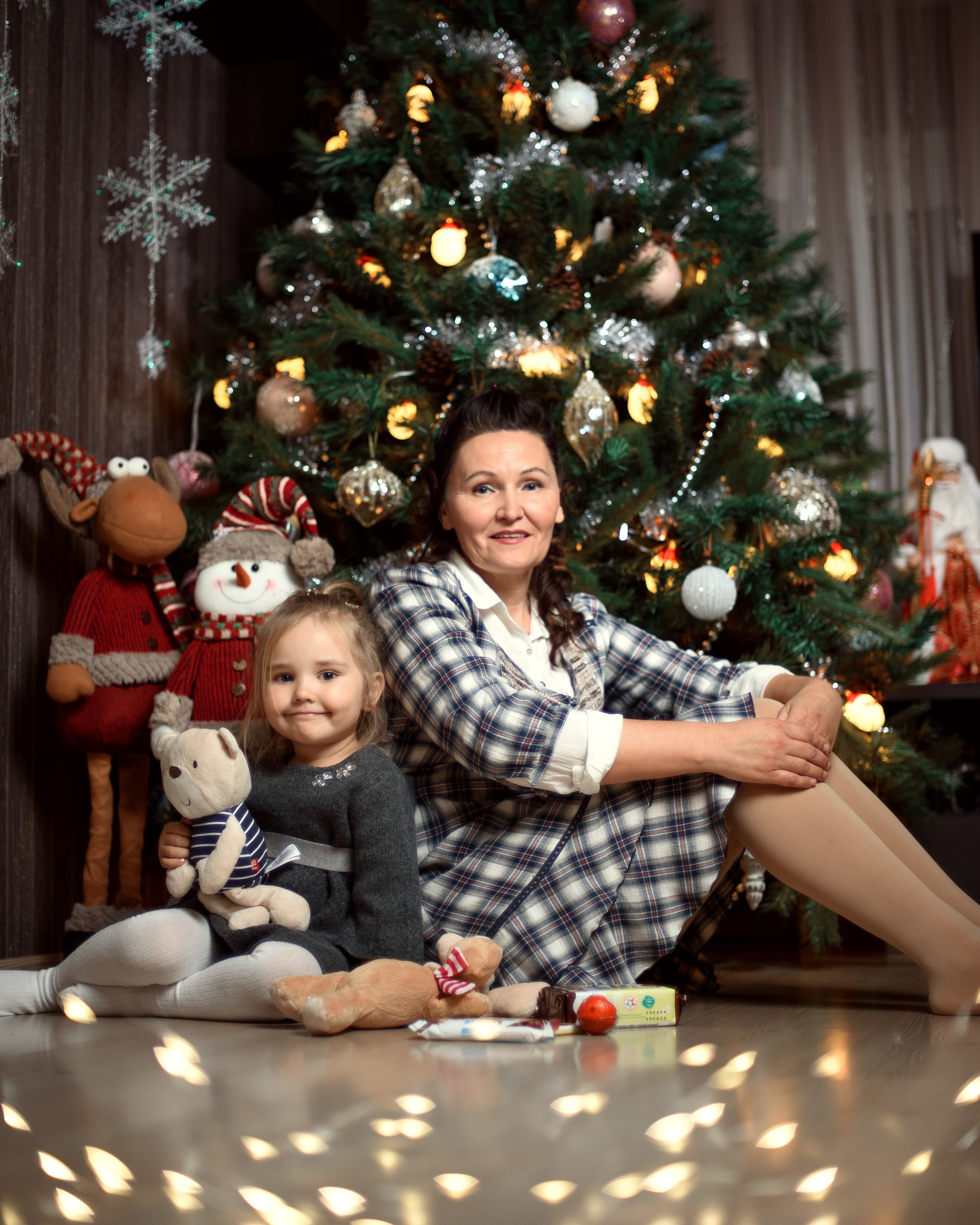 Бабушка и внучка: новогодняя фотосессия. Ваш фотограф в Ашхабаде Гамлет Осипов