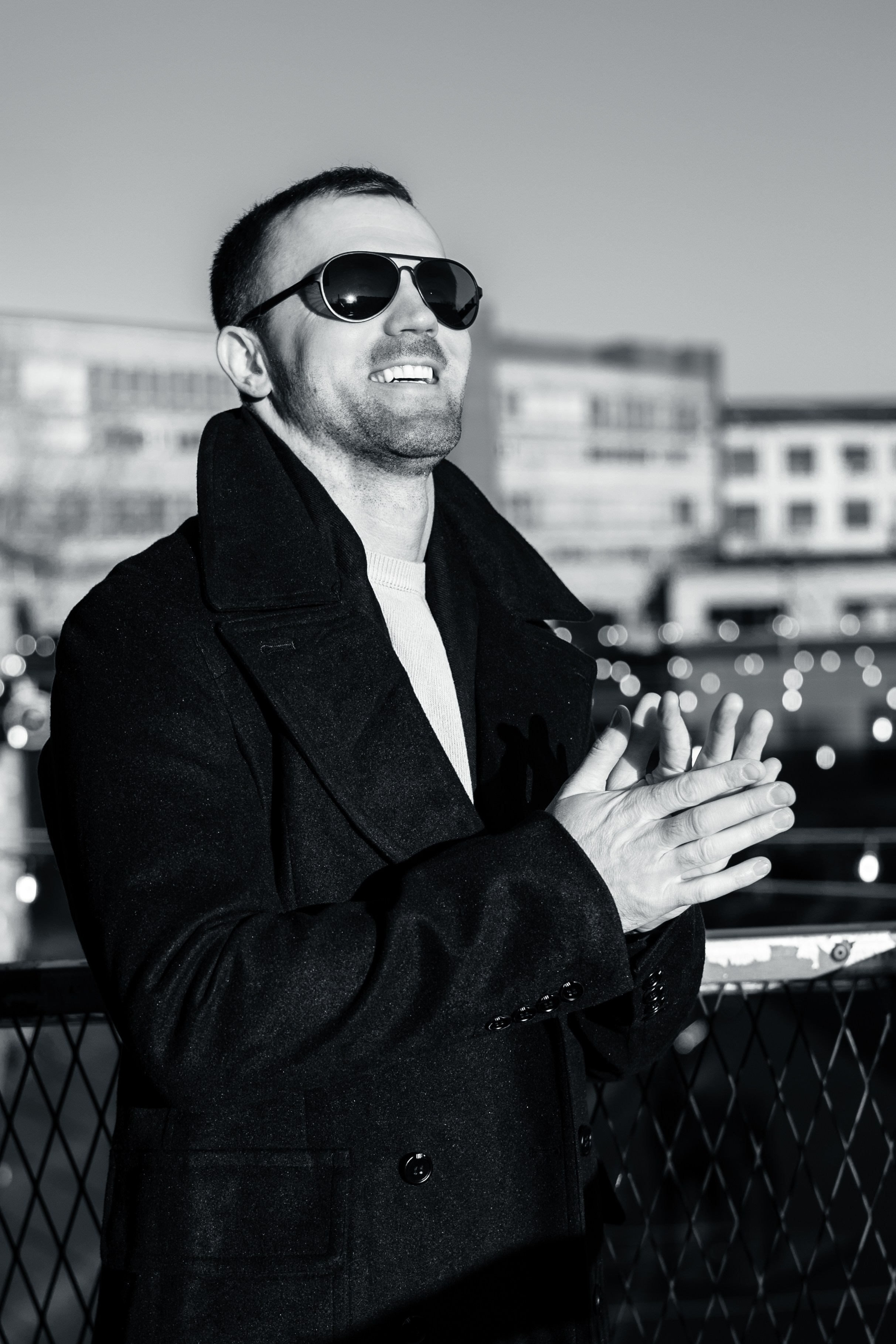 Portretu fotosesijas vīriešiem. Portretu fotosesija Rīgā| Biznesa portretu foto | Korporatīvās un darbinieku fotosesijas | Pasākumu fotogrāfs | Produktu fotogrāfs