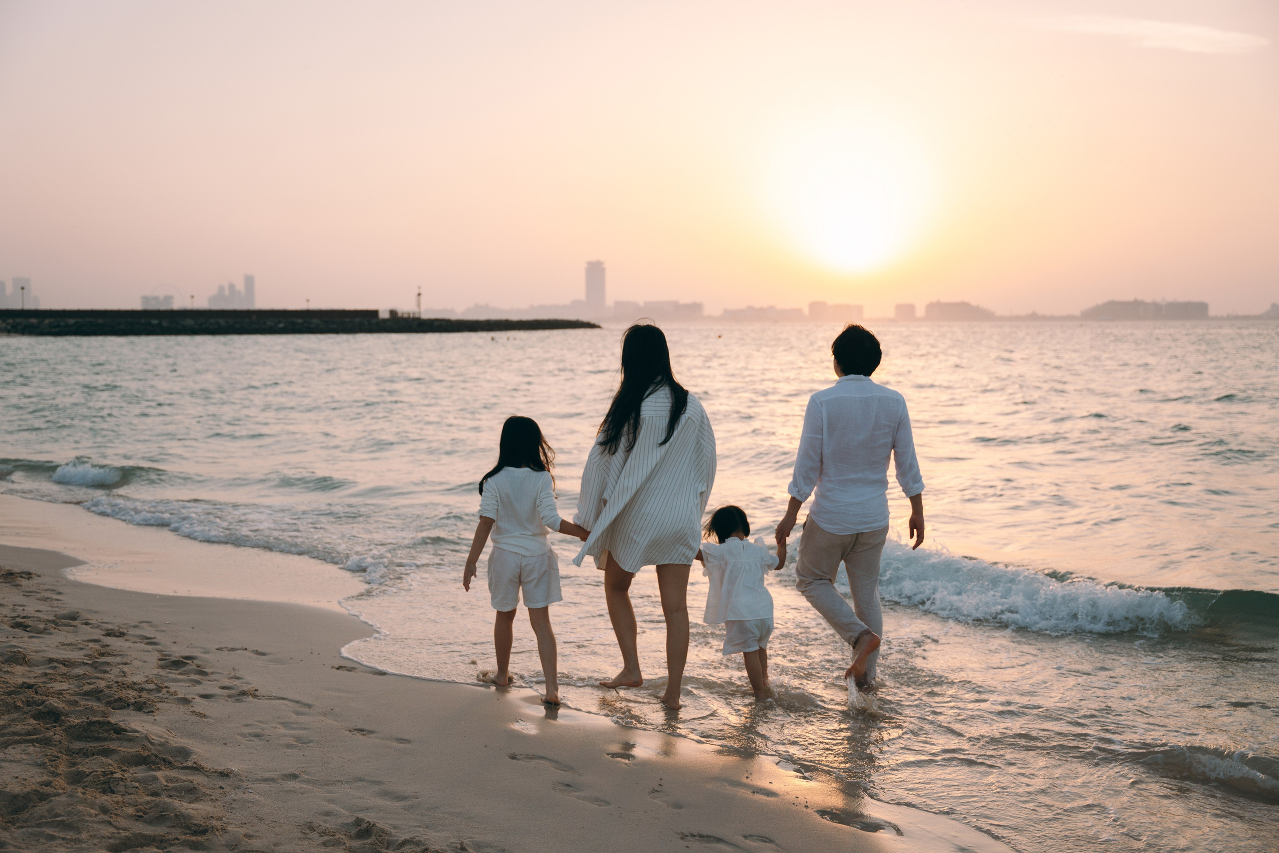Wavy beach day. Angela Iakovleva — Family Photographer in Dubai