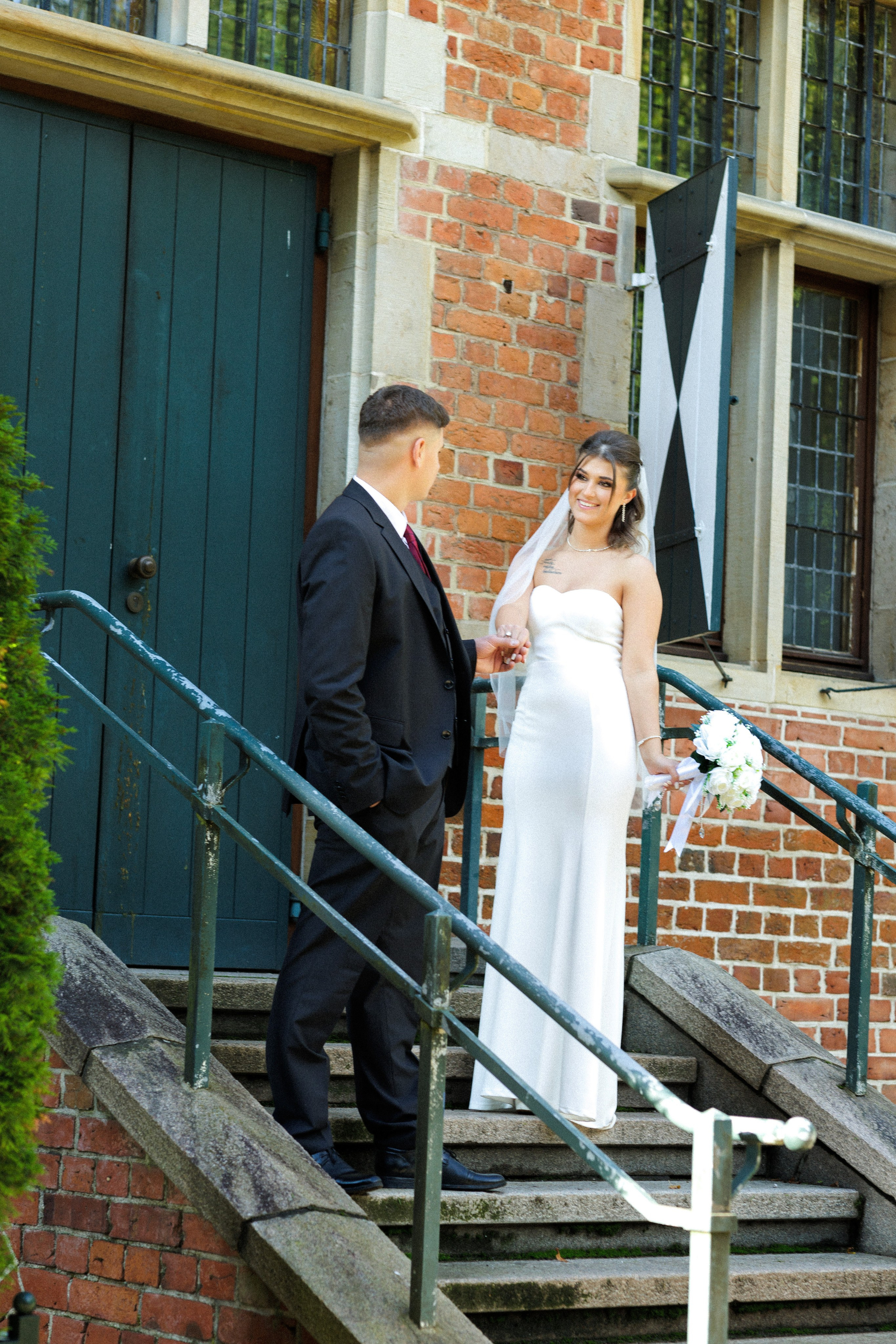 Hochzeitsfotografie im Schloss Arensburg: Ein Tag voller Liebe. Hochzeitsfotograf und Hochzeitsvideograf aus Hamburg | Roka21Film