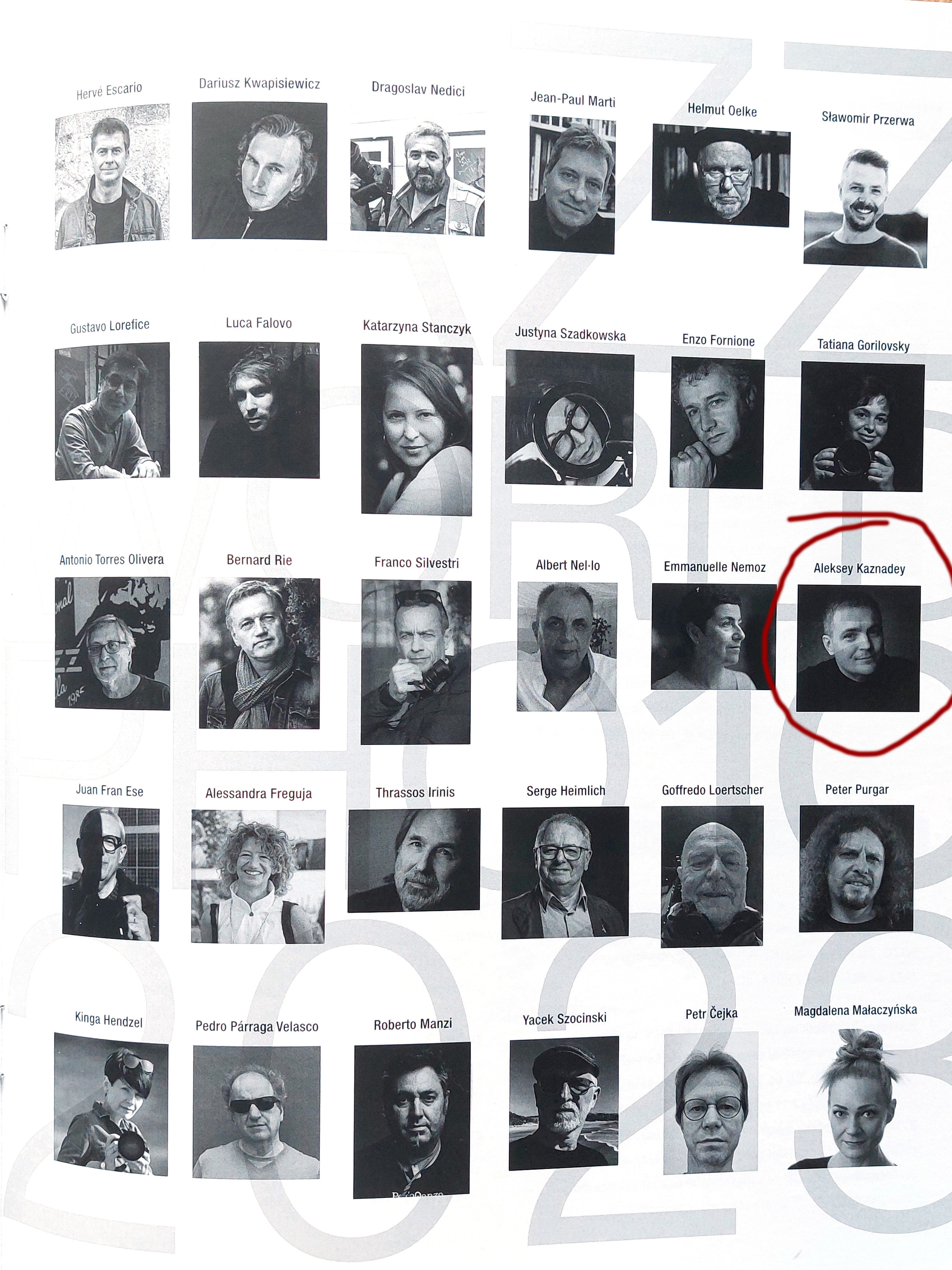 Фотографии 30-ти участников фотоконкурса Jazz World Photo'2023. Портрет Алексея Казнадея выделен красным маркером.