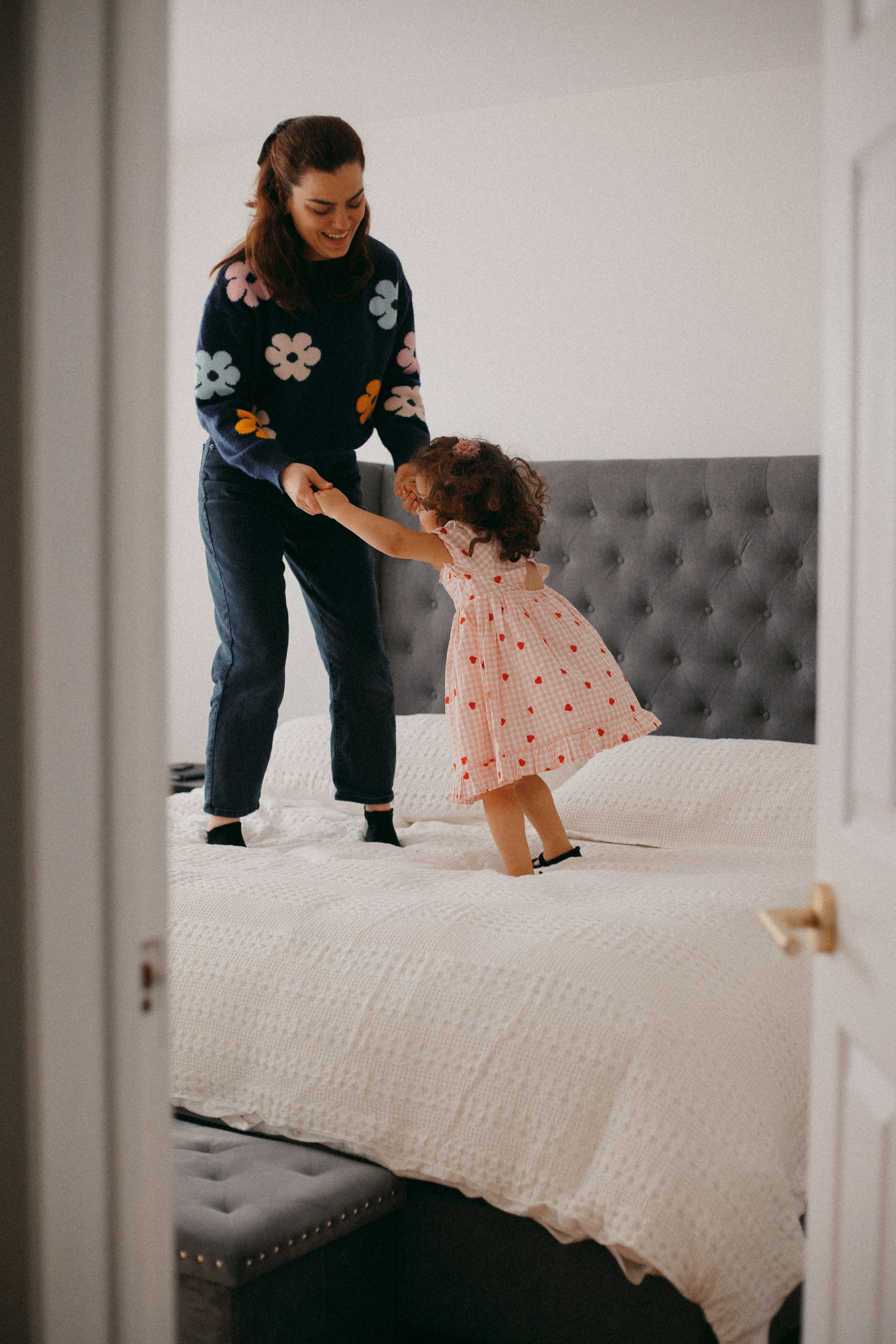 PHOTOGRAPHER JENNY IN CALGARY. I am a portrait and family photographer Jenny in Montreal and Calgary