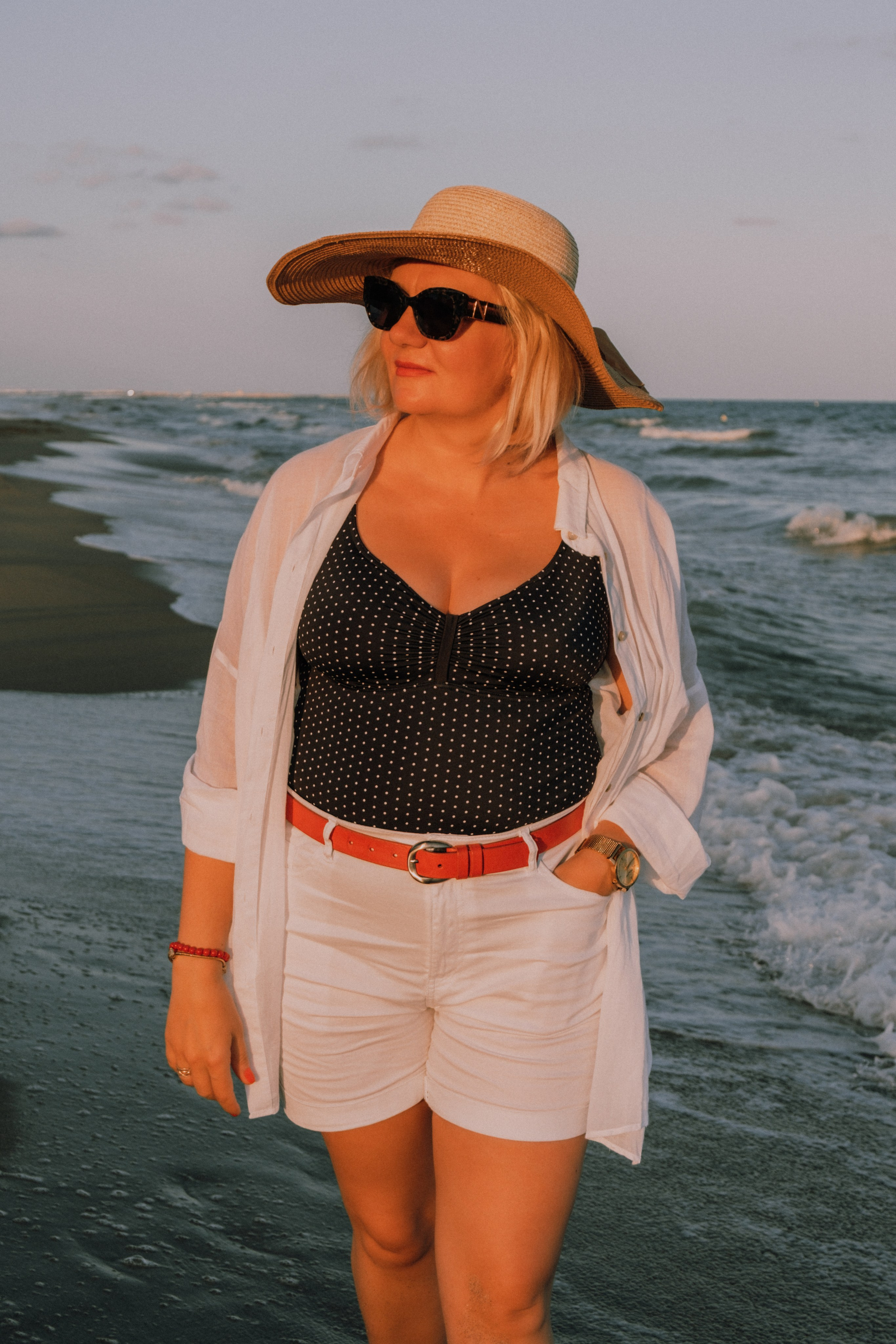 Sesión de amigas en la playa. Fotografía profesional en Calafell - Elena Medvedeva