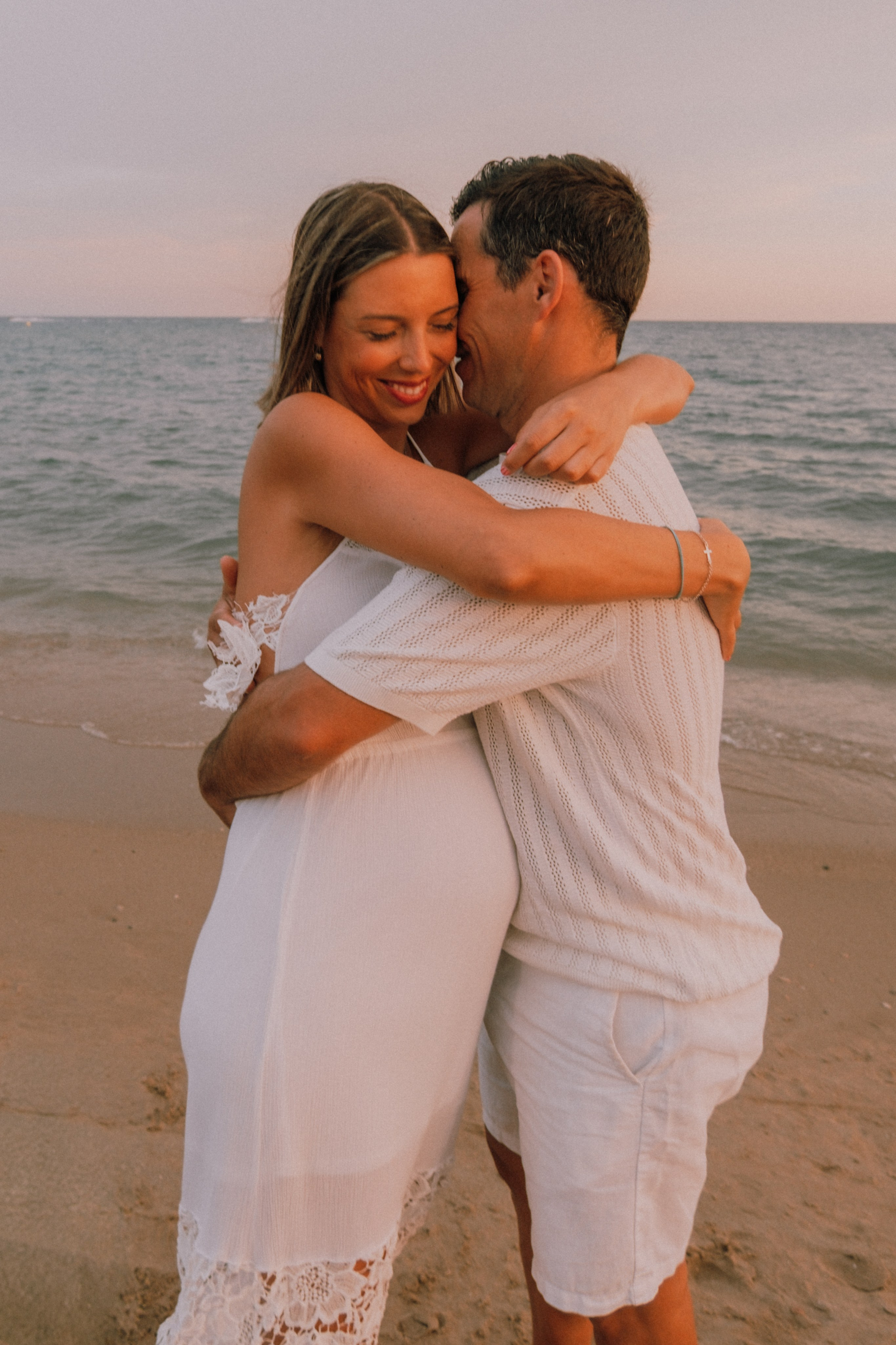 Sesión embarazo en la playa. Fotografía profesional en Calafell - Elena Medvedeva