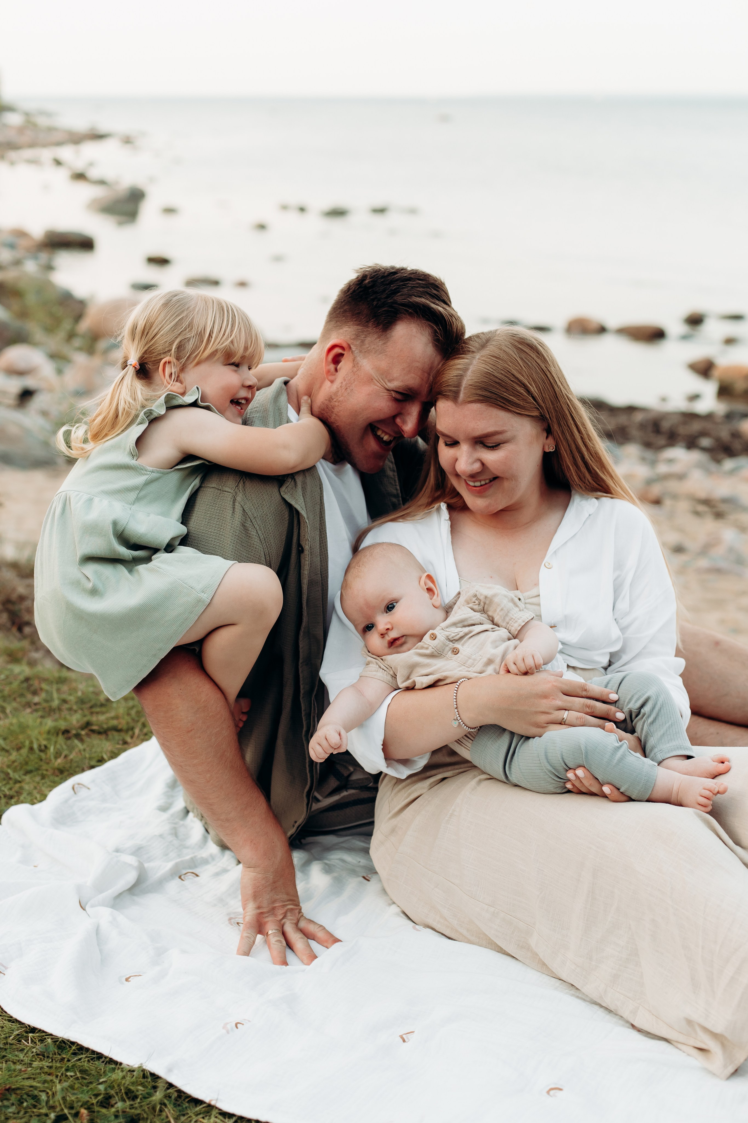 Эвелин, Иван, Саша и Эван. Главная