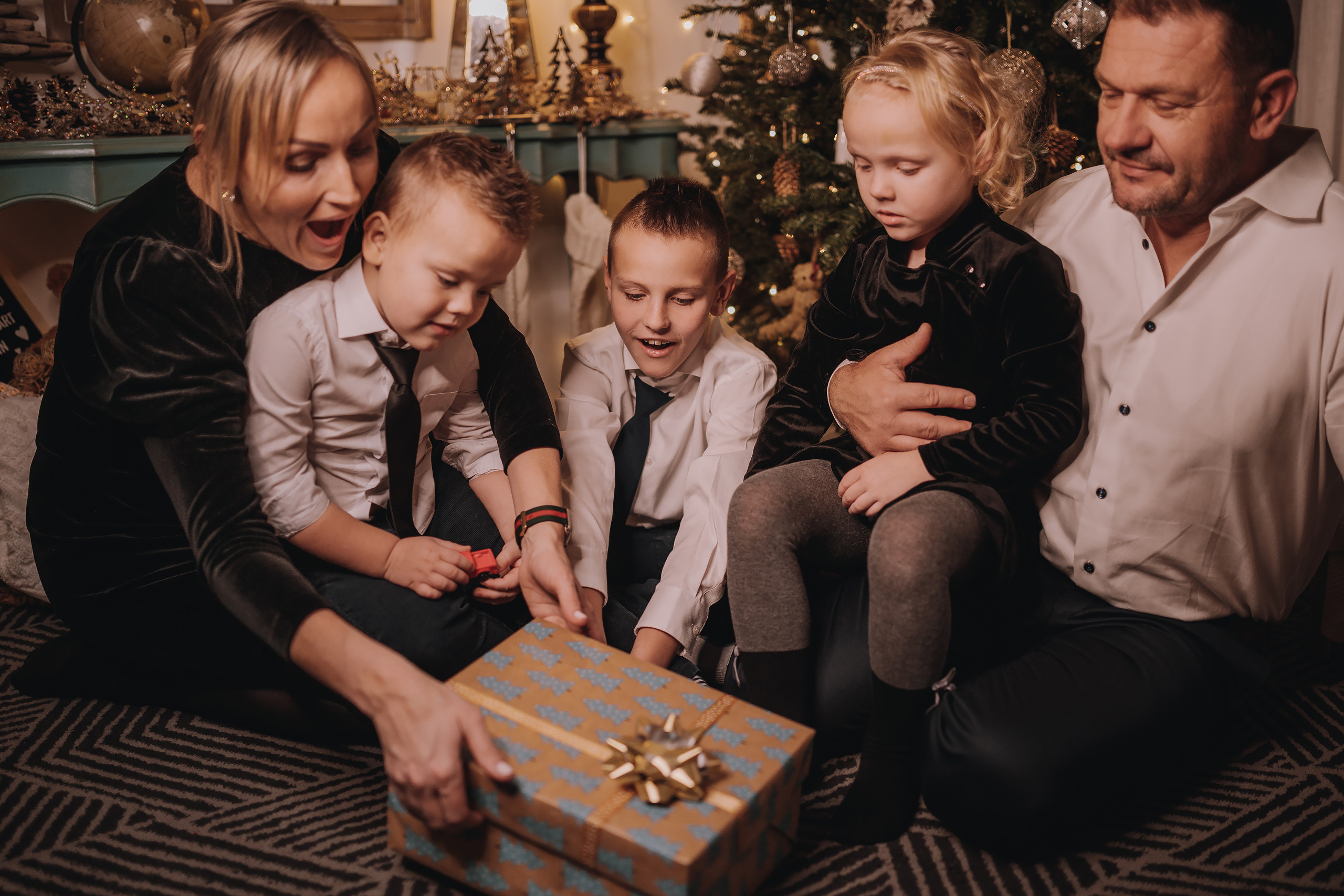 11.25.2022 Christmas Photoshoot 5. Wedding family event photographer in Chicago Nick Yushevich