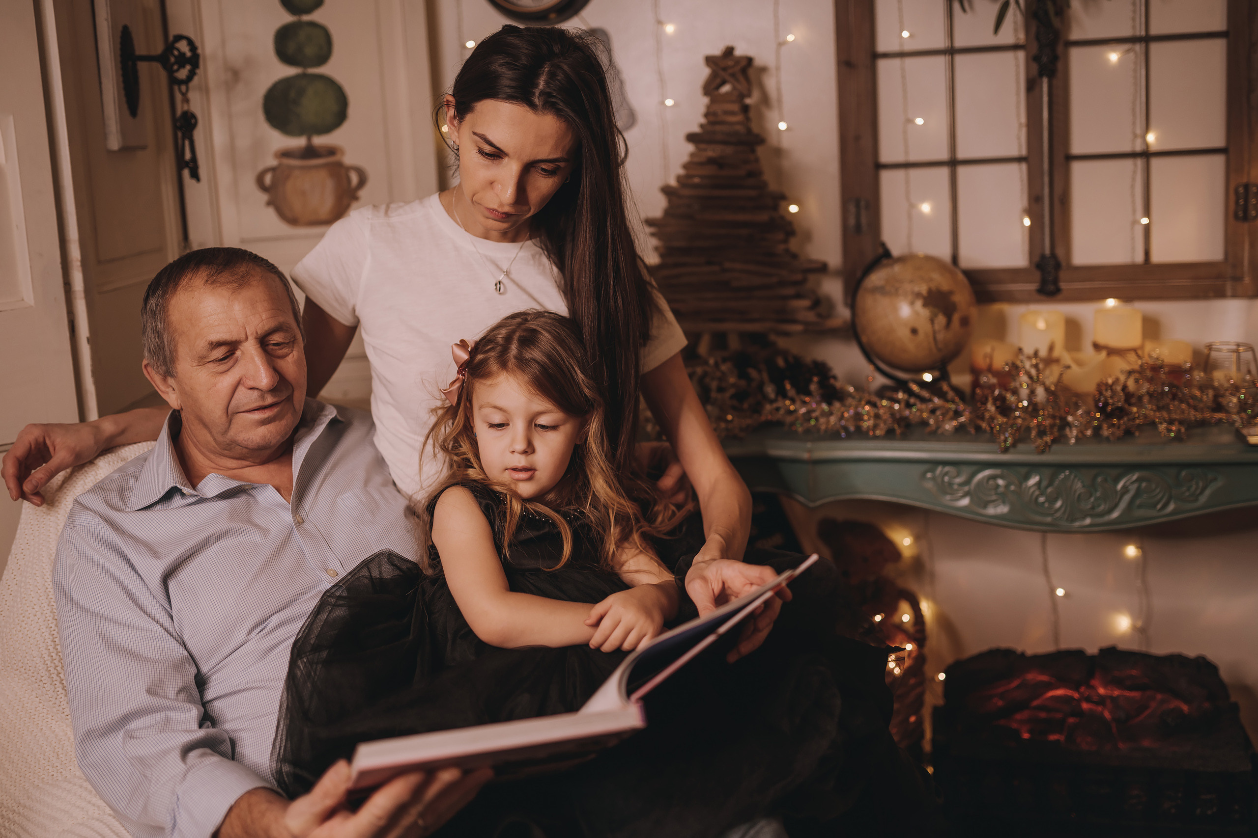 11.25.2022 Christmas Photoshoot 6. Wedding family event photographer in Chicago Nick Yushevich