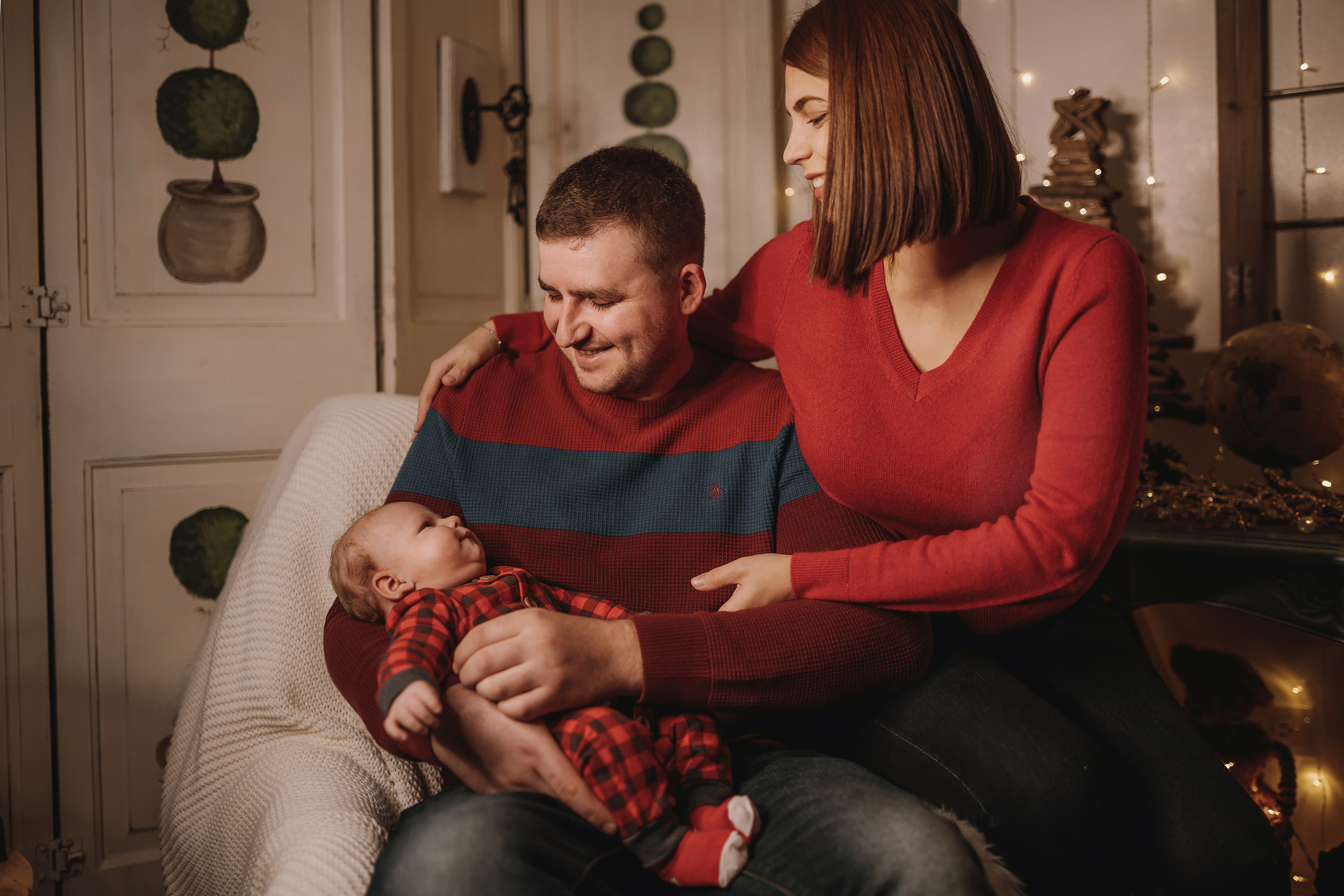 11.26.2022 Christmas Photoshoot 9. Wedding family event photographer in Chicago Nick Yushevich