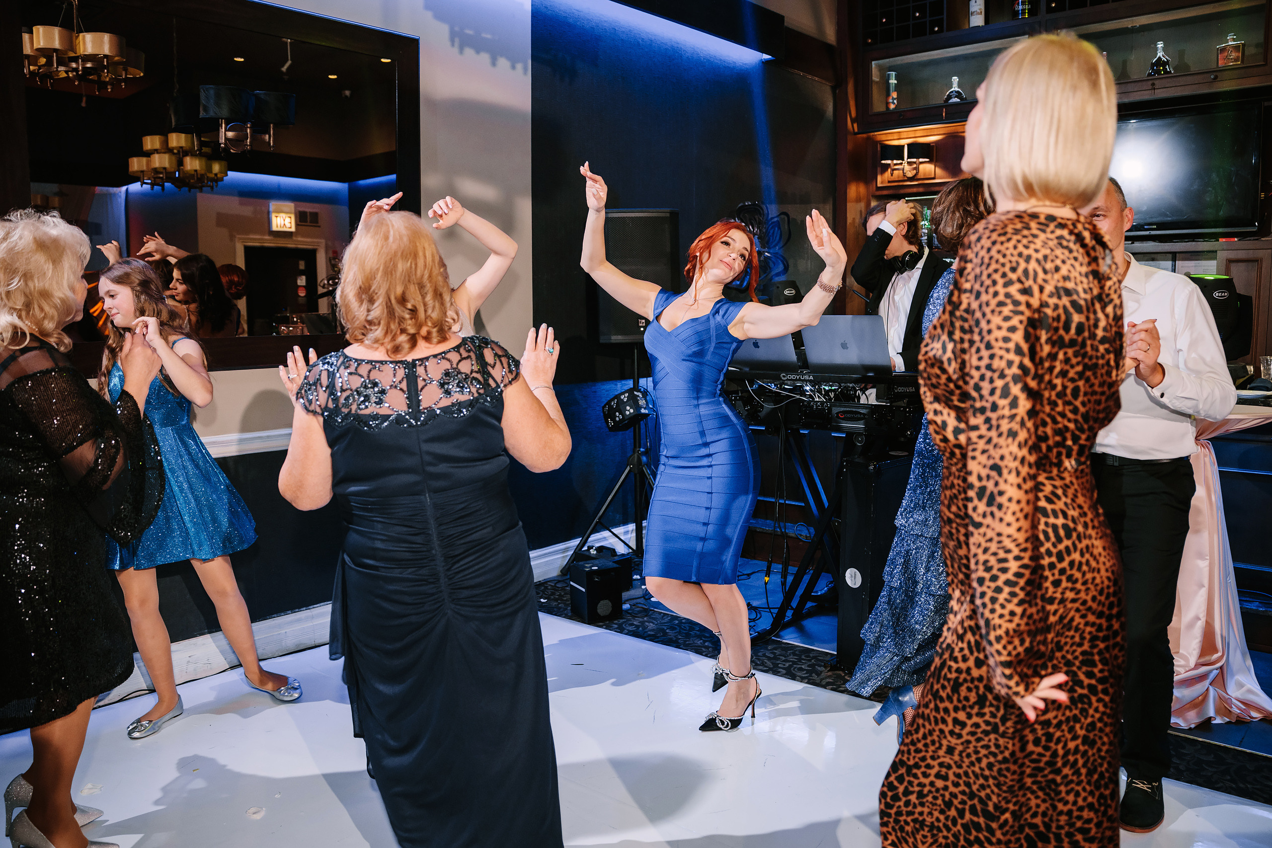 10.29.2022 Wedding. Wedding family event photographer in Chicago Nick Yushevich