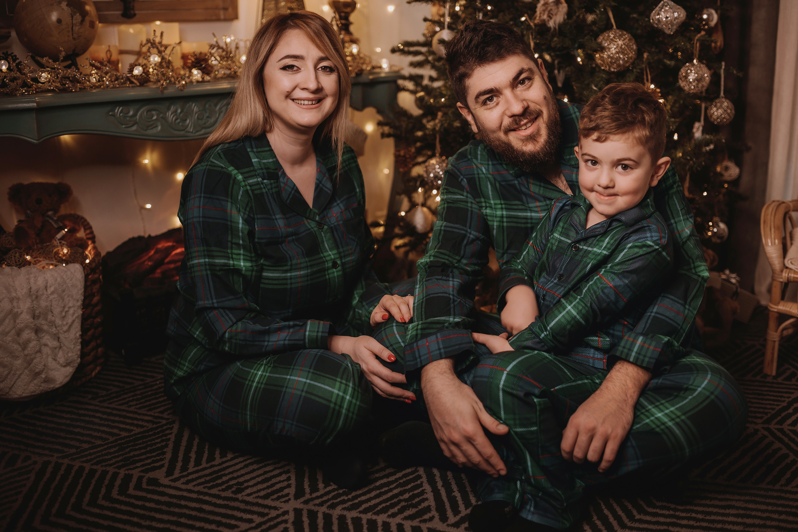 11.27.2022 Christmas Photoshoot 8. Wedding family event photographer in Chicago Nick Yushevich