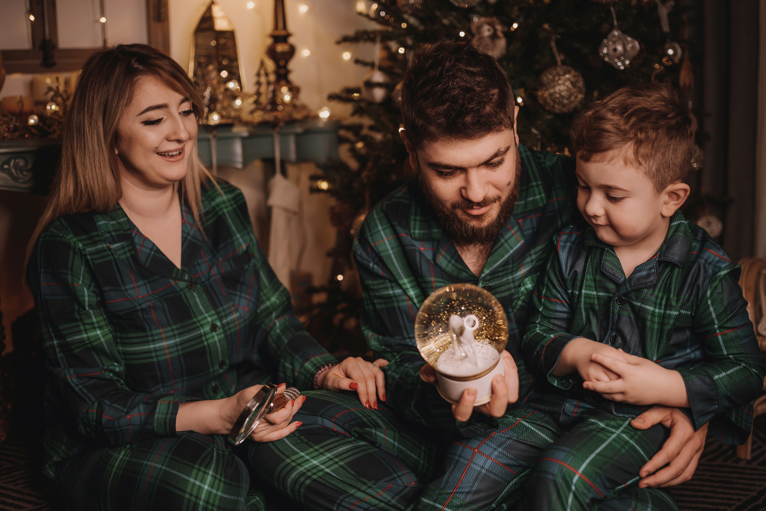 11.27.2022 Christmas Photoshoot 8. Wedding family event photographer in Chicago Nick Yushevich