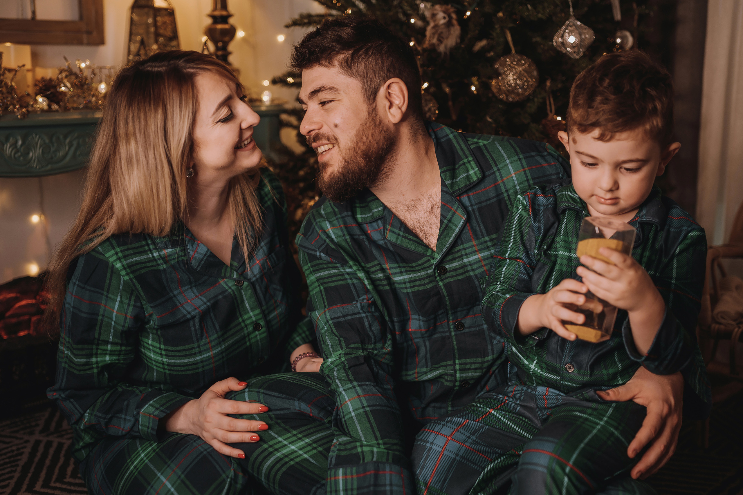 11.27.2022 Christmas Photoshoot 8. Wedding family event photographer in Chicago Nick Yushevich