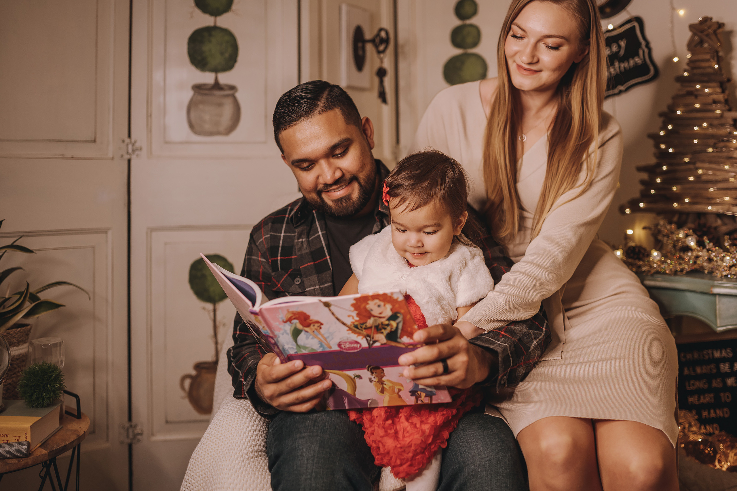 11.16.2022 Christmas Photoshoot 3. Wedding family event photographer in Chicago Nick Yushevich