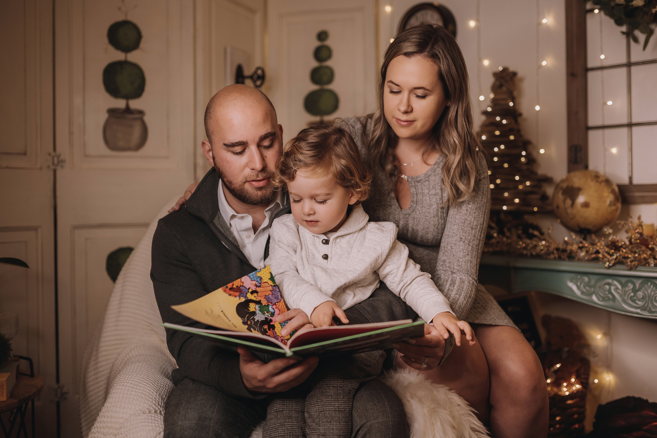 11.27.2022 Christmas Photoshoot 7. Wedding family event photographer in Chicago Nick Yushevich