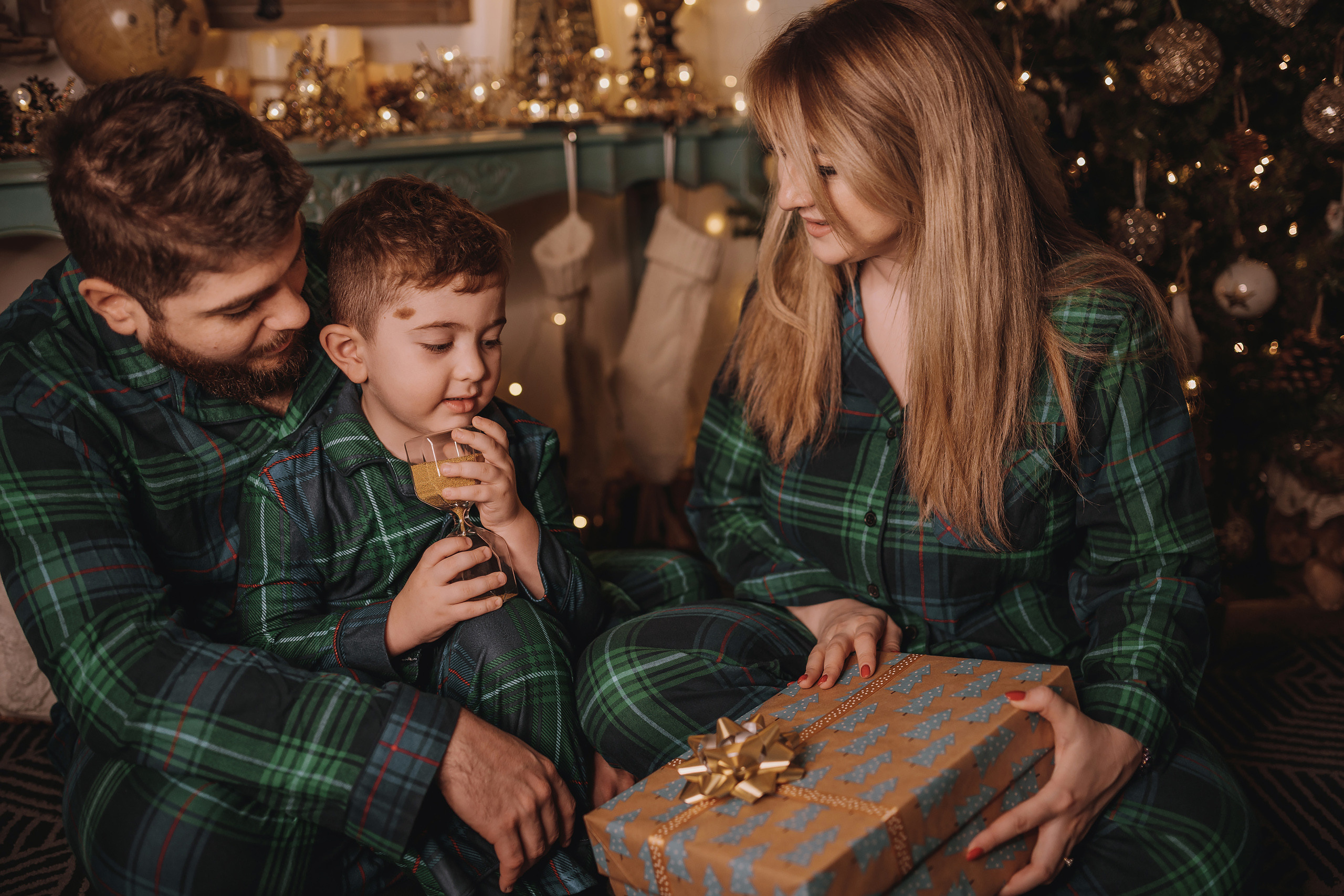 11.27.2022 Christmas Photoshoot 8. Wedding family event photographer in Chicago Nick Yushevich