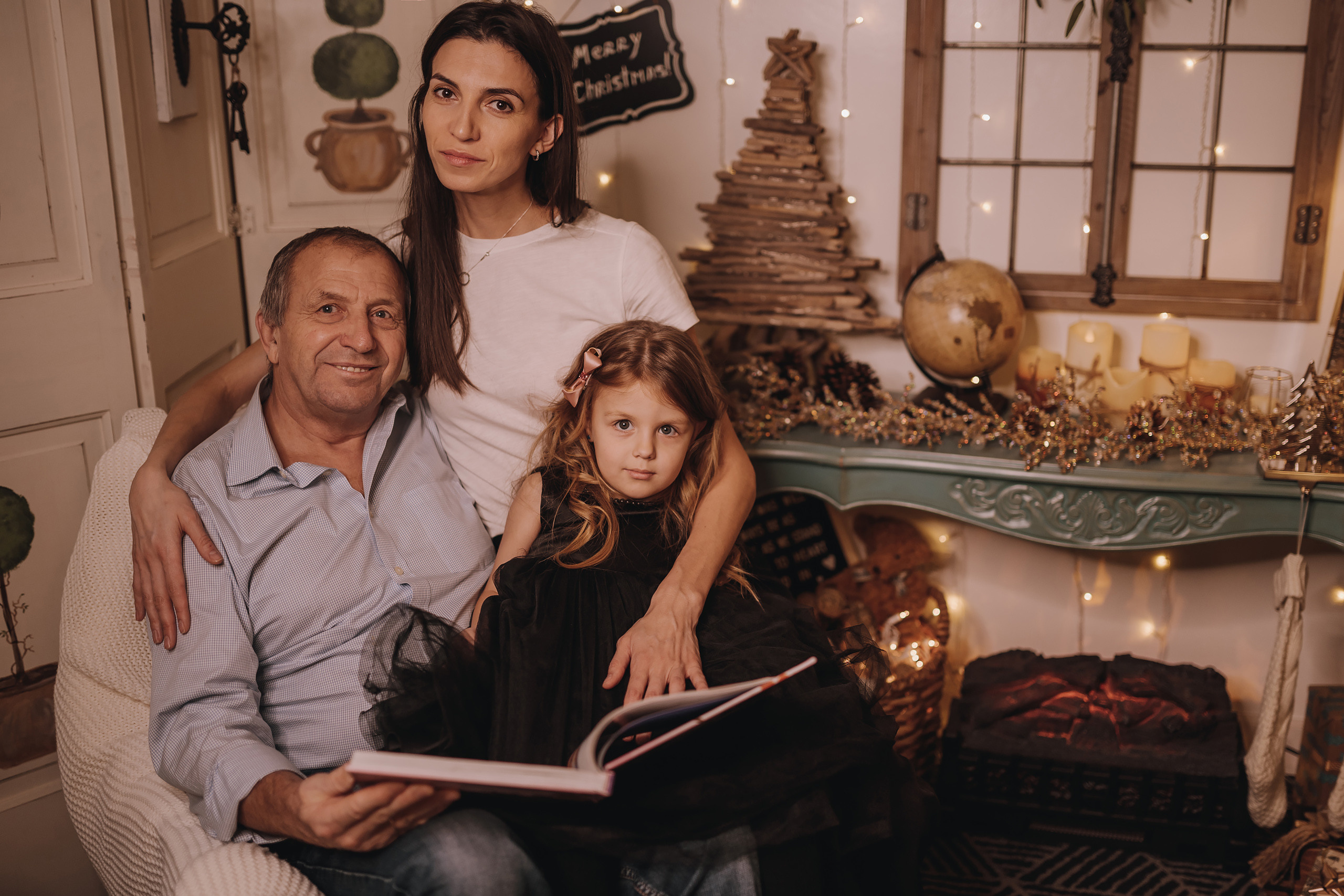 11.25.2022 Christmas Photoshoot 6. Wedding family event photographer in Chicago Nick Yushevich