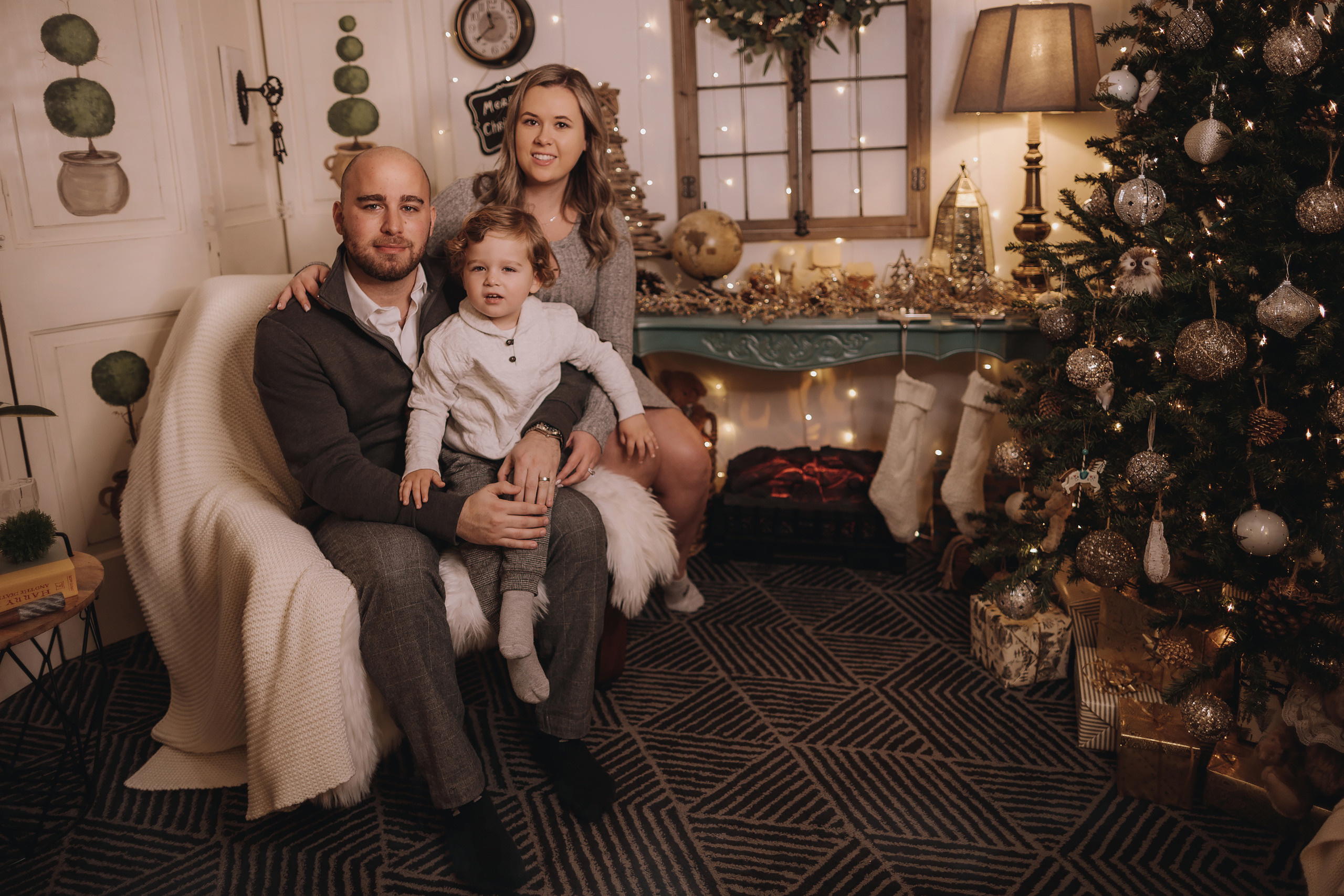 11.27.2022 Christmas Photoshoot 7. Wedding family event photographer in Chicago Nick Yushevich