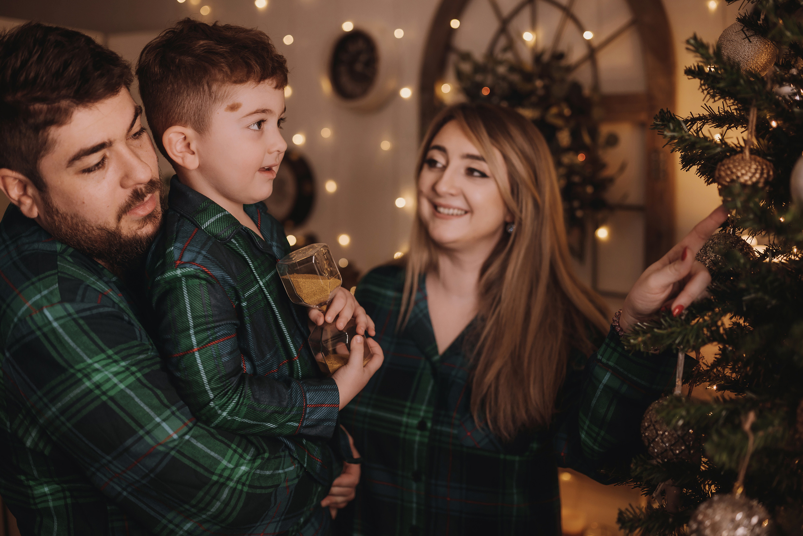 11.27.2022 Christmas Photoshoot 8. Wedding family event photographer in Chicago Nick Yushevich