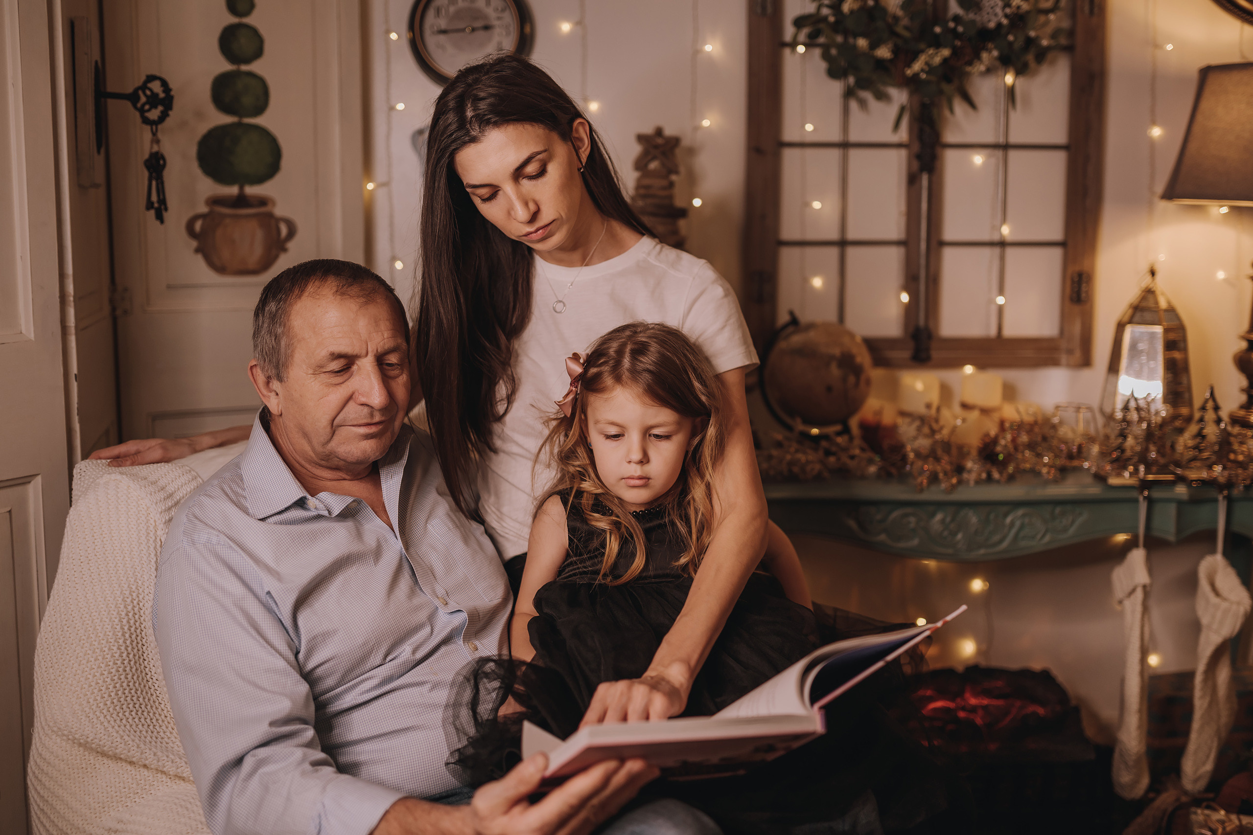 11.25.2022 Christmas Photoshoot 6. Wedding family event photographer in Chicago Nick Yushevich