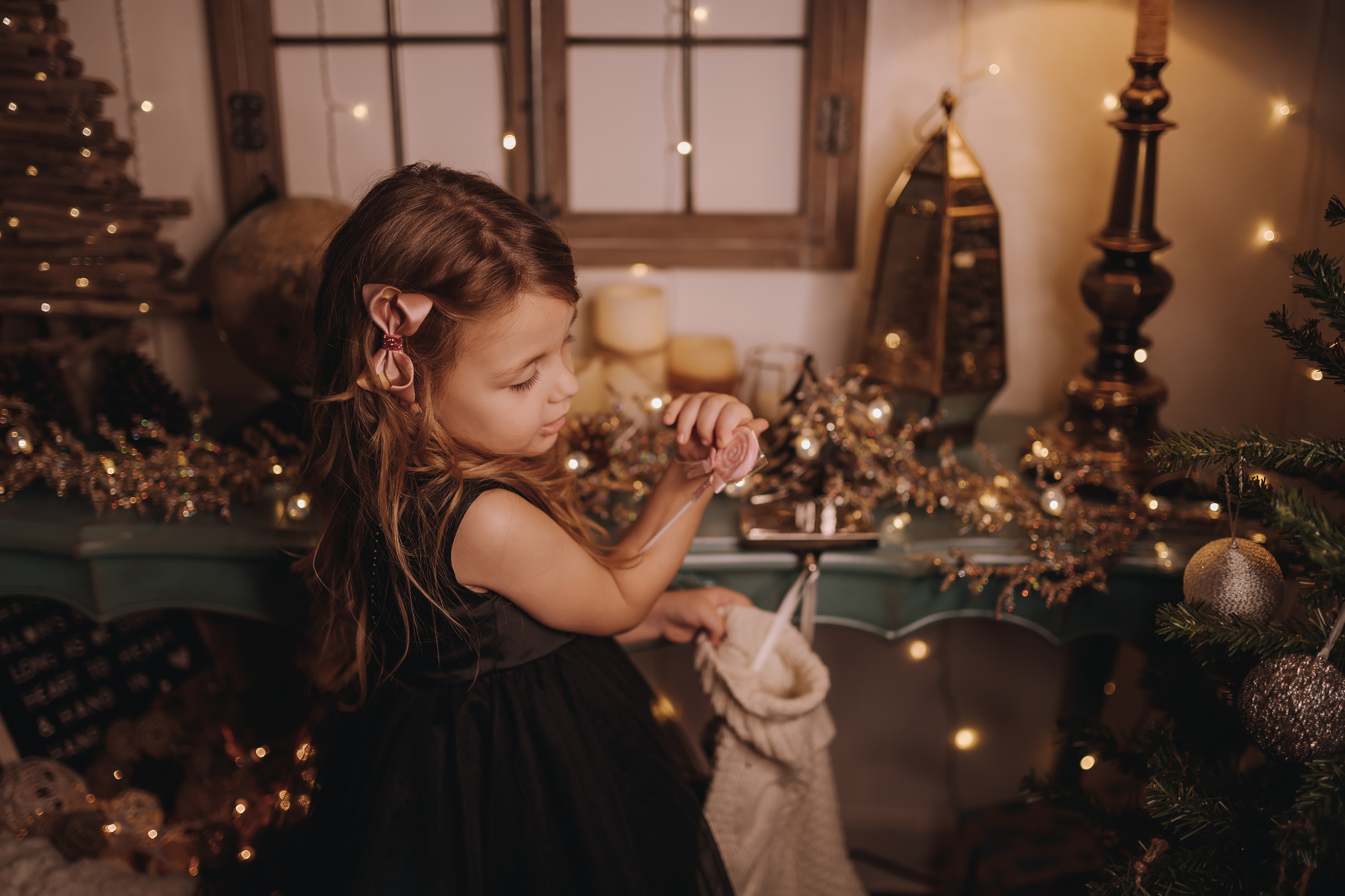 11.25.2022 Christmas Photoshoot 6. Wedding family event photographer in Chicago Nick Yushevich