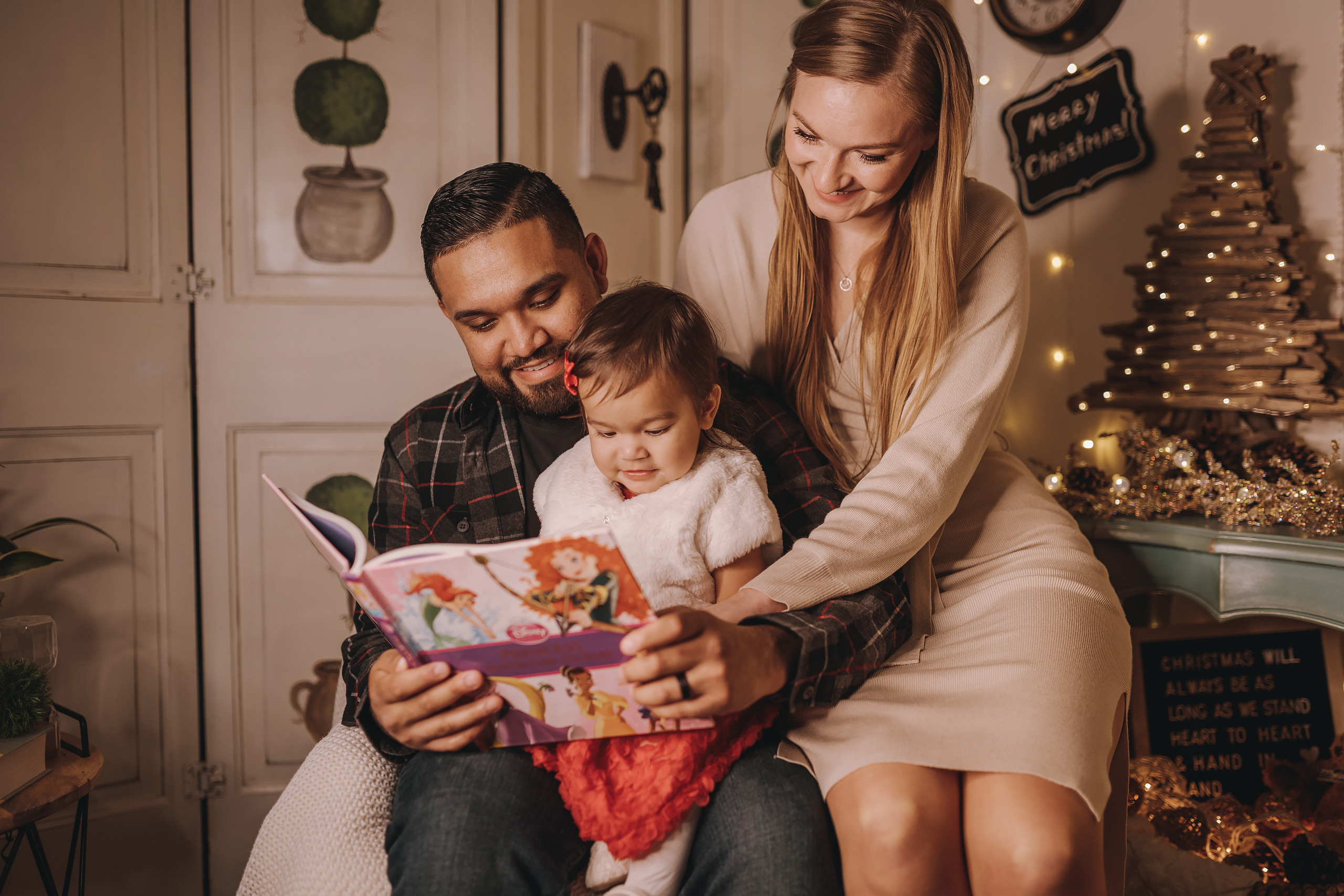 11.16.2022 Christmas Photoshoot 3. Wedding family event photographer in Chicago Nick Yushevich