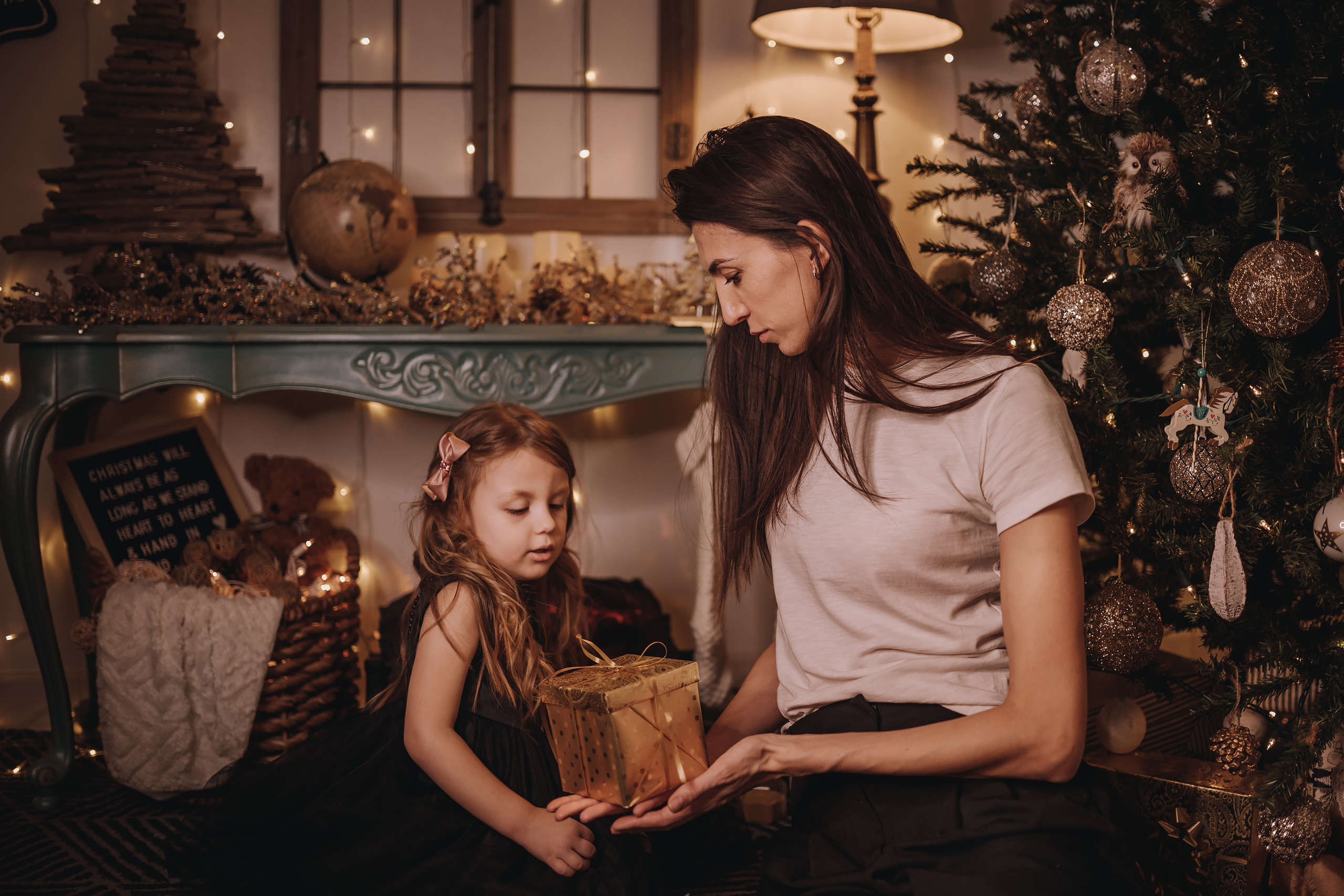 11.25.2022 Christmas Photoshoot 6. Wedding family event photographer in Chicago Nick Yushevich