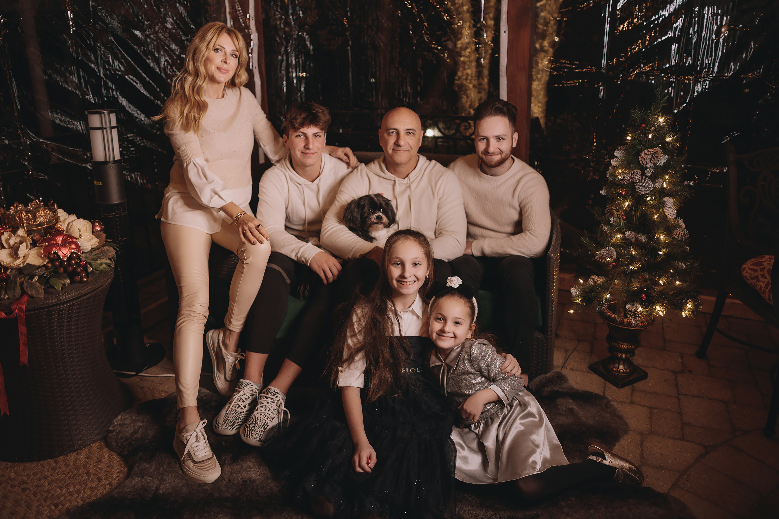 11.26.2022 Christmas Photoshoot. Wedding family event photographer in Chicago Nick Yushevich