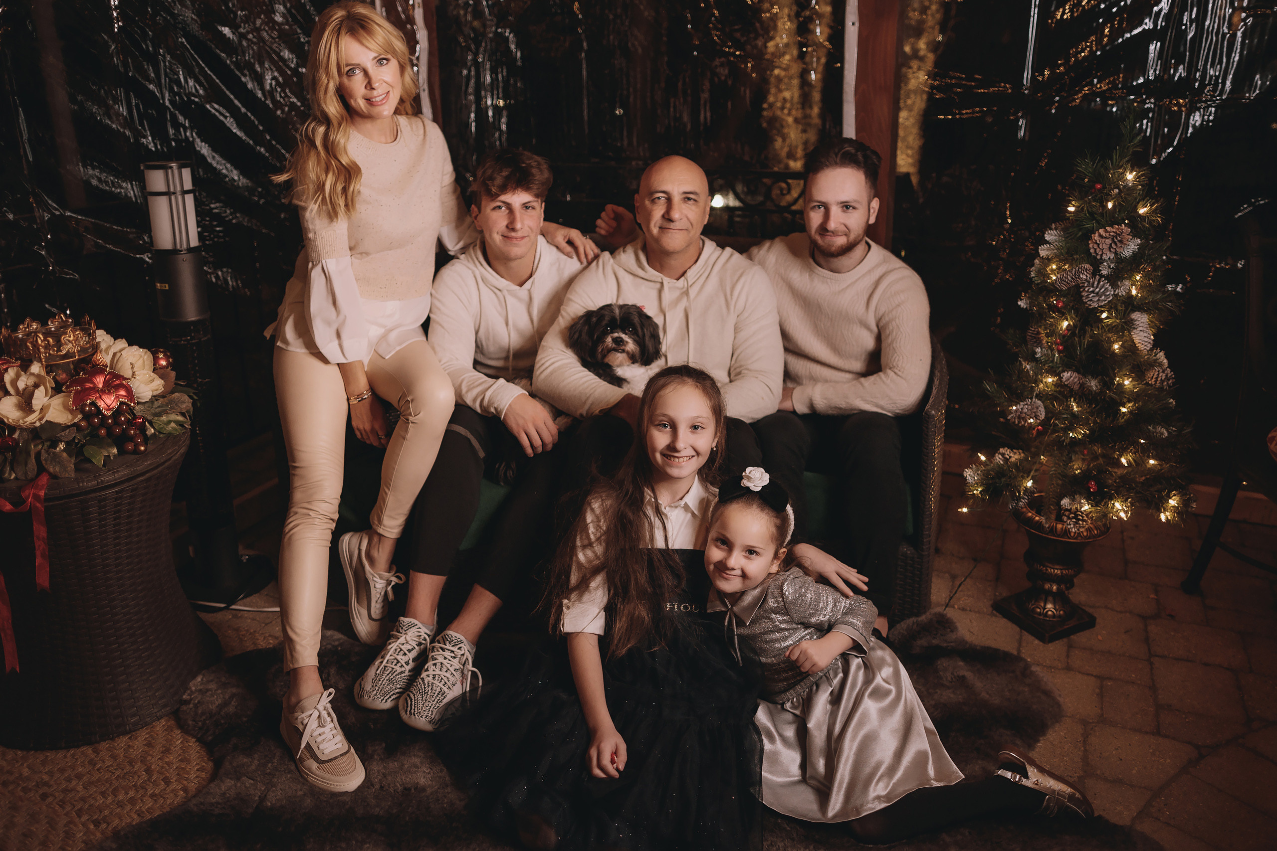 11.26.2022 Christmas Photoshoot. Wedding family event photographer in Chicago Nick Yushevich