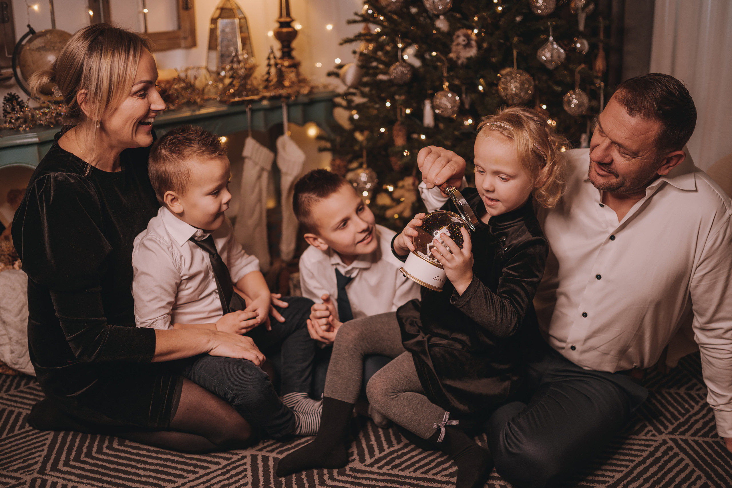 11.25.2022 Christmas Photoshoot 5. Wedding family event photographer in Chicago Nick Yushevich