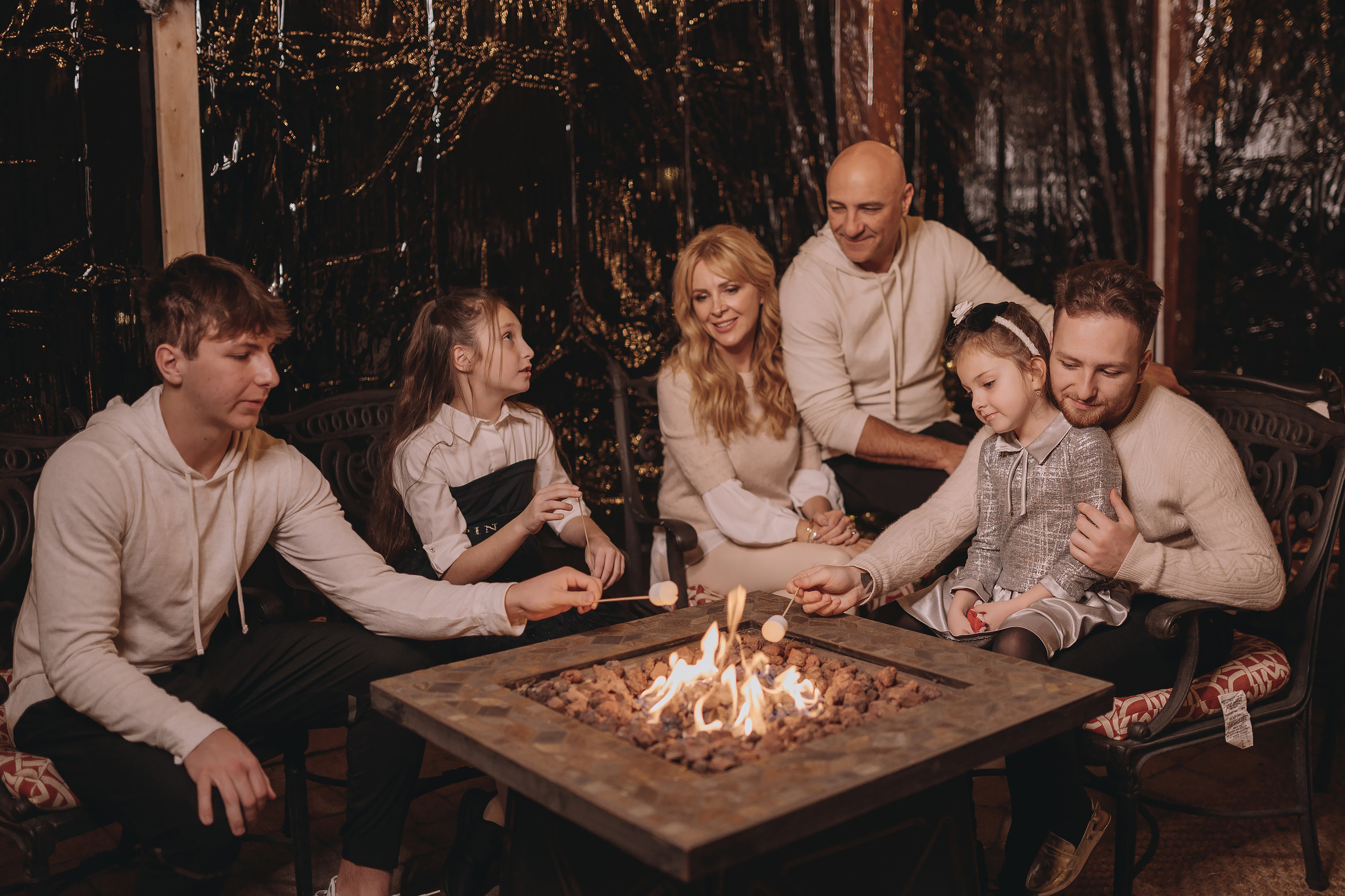 11.26.2022 Christmas Photoshoot. Wedding family event photographer in Chicago Nick Yushevich