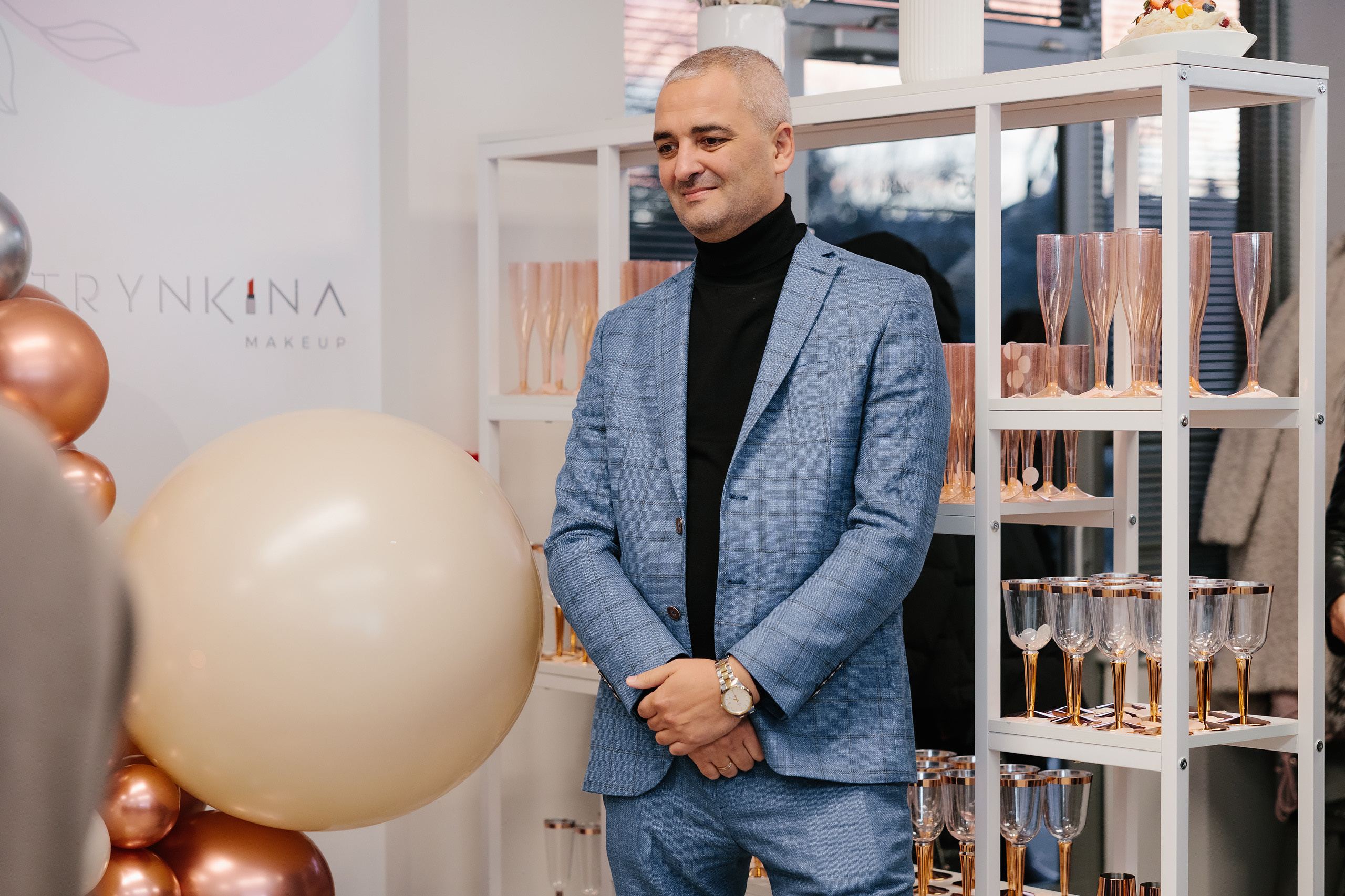 Grand Opening Trynkina Makeup 11.20.2022. Wedding family event photographer in Chicago Nick Yushevich