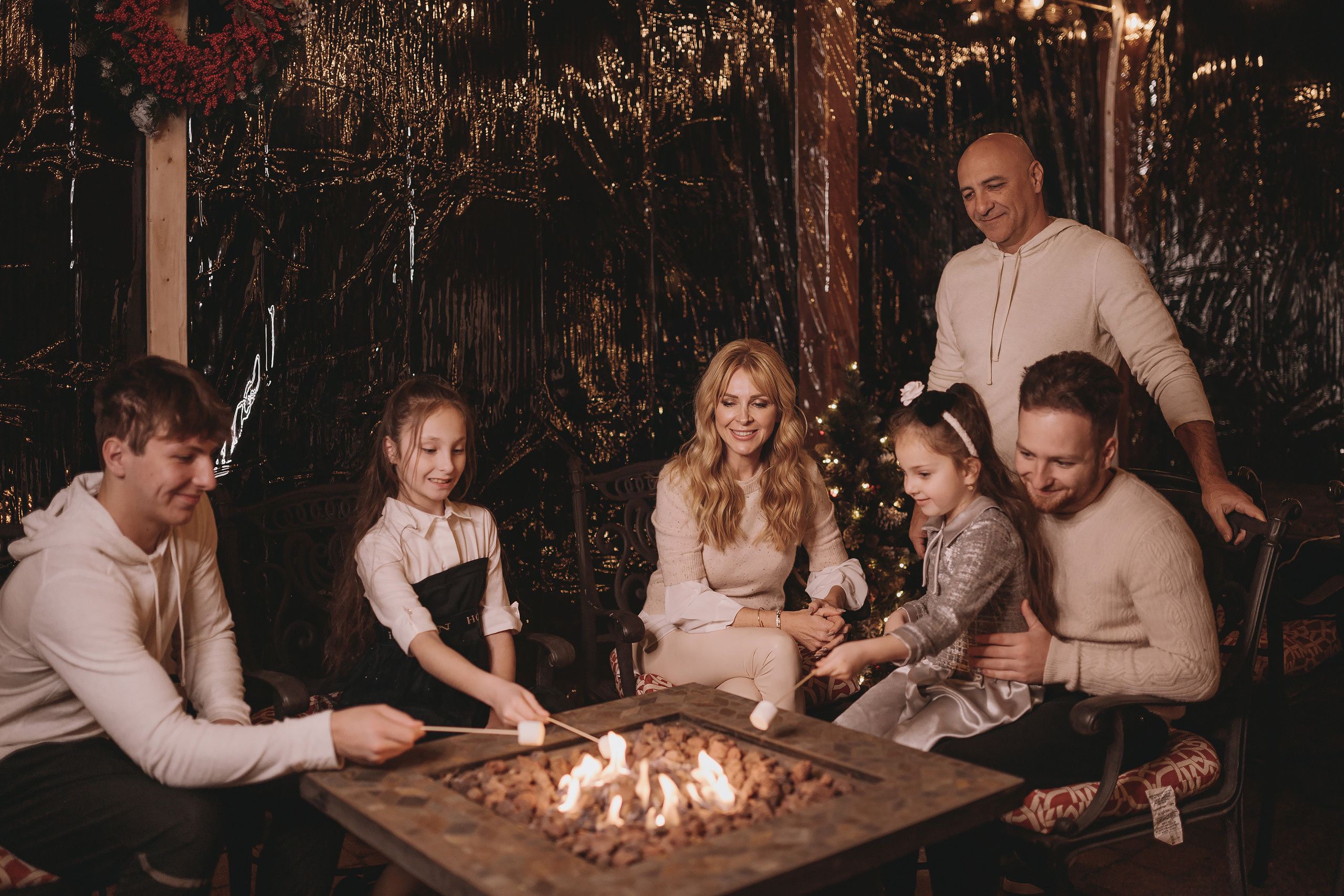 11.26.2022 Christmas Photoshoot. Wedding family event photographer in Chicago Nick Yushevich