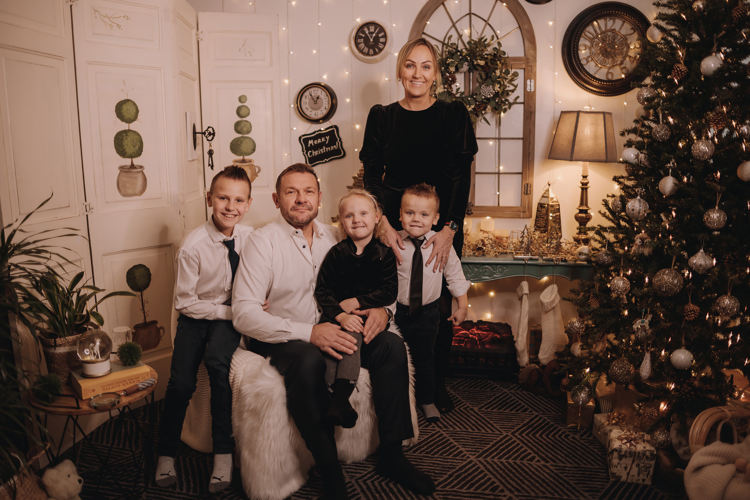 11.25.2022 Christmas Photoshoot 5. Wedding family event photographer in Chicago Nick Yushevich