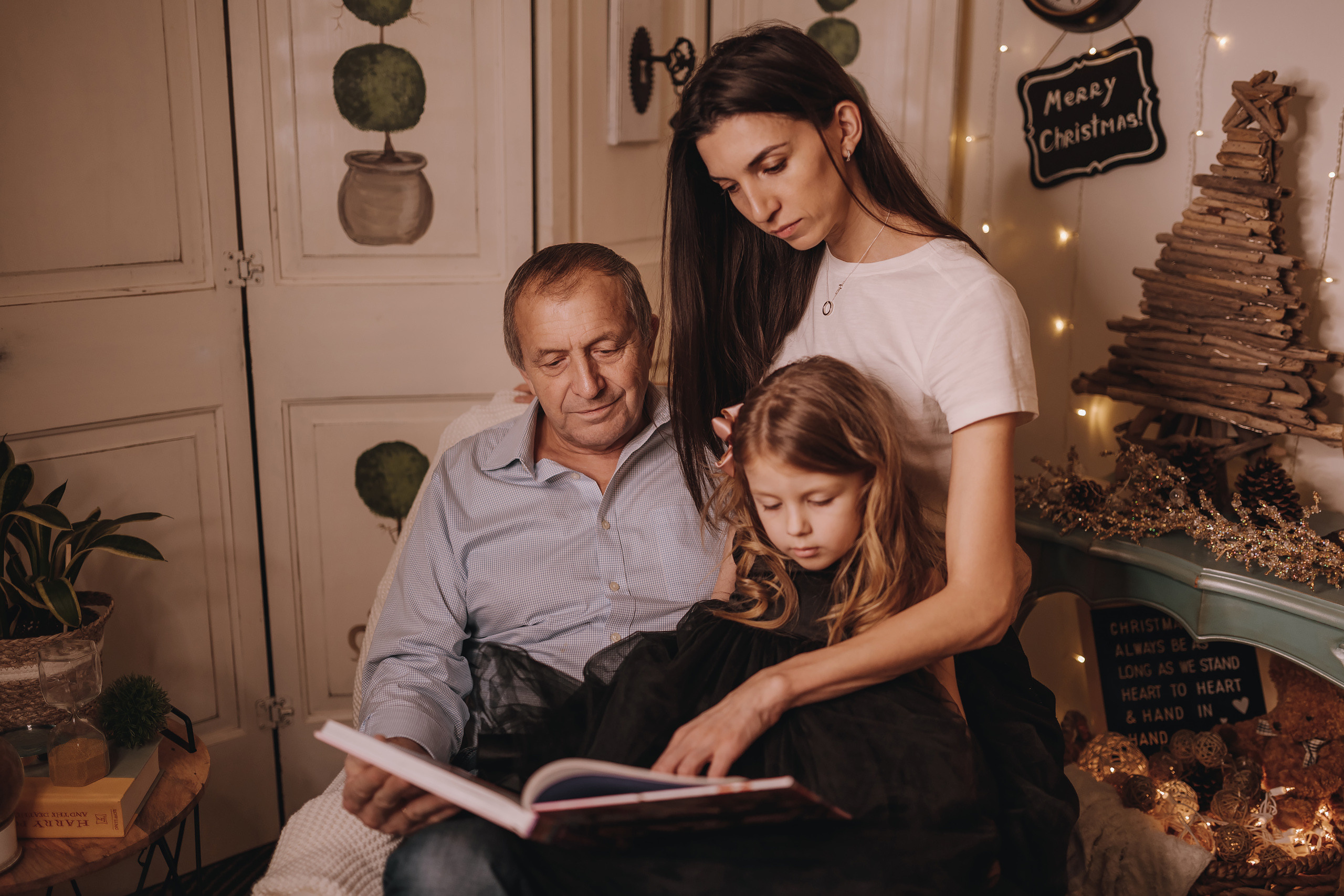 11.25.2022 Christmas Photoshoot 6. Wedding family event photographer in Chicago Nick Yushevich