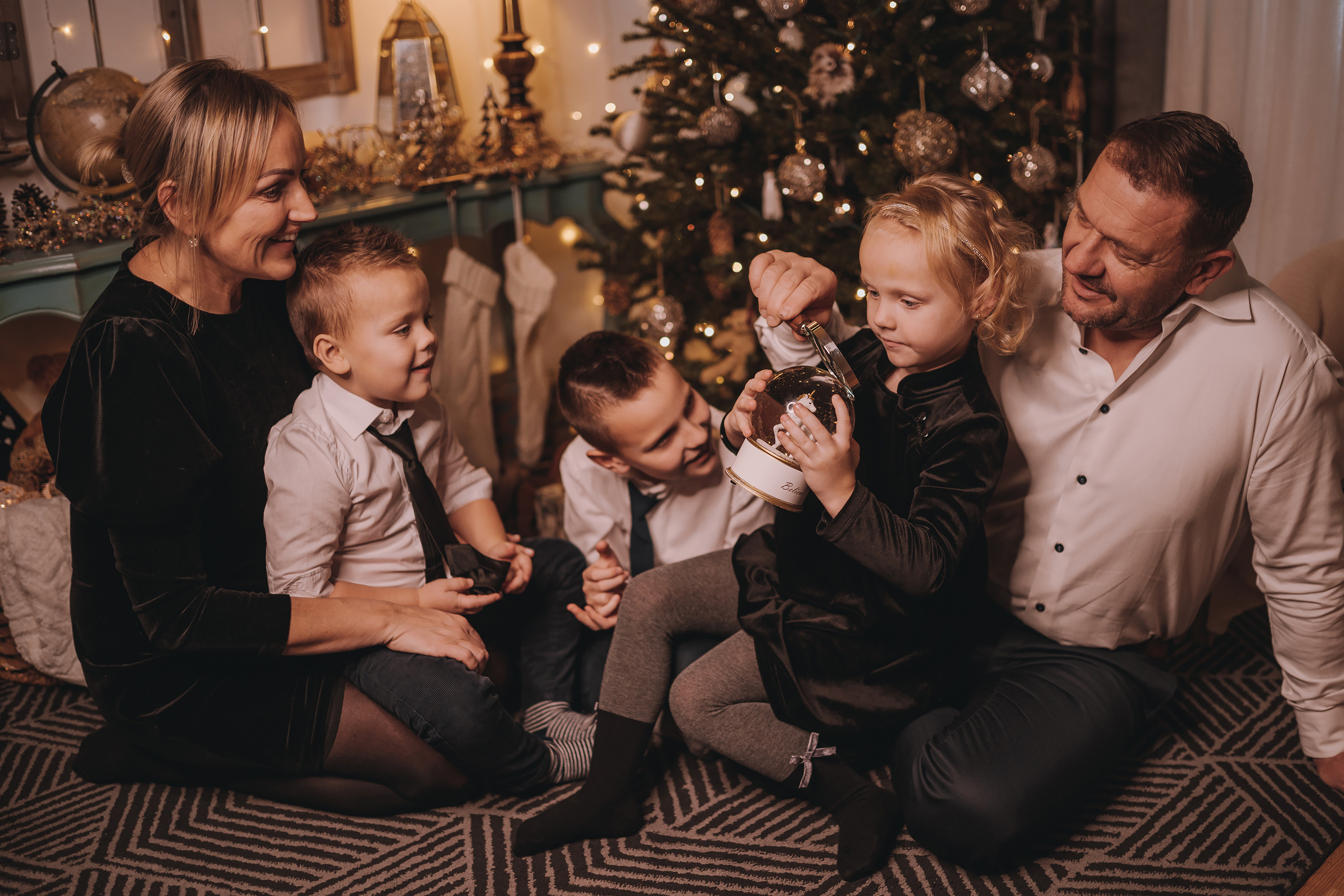 11.25.2022 Christmas Photoshoot 5. Wedding family event photographer in Chicago Nick Yushevich