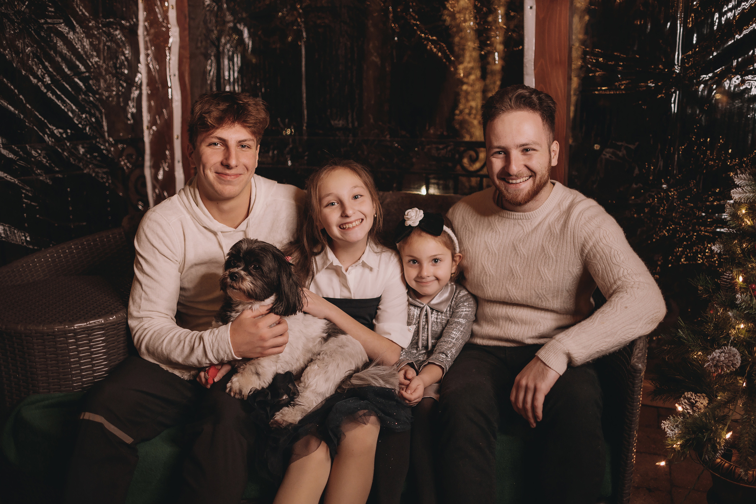 11.26.2022 Christmas Photoshoot. Wedding family event photographer in Chicago Nick Yushevich