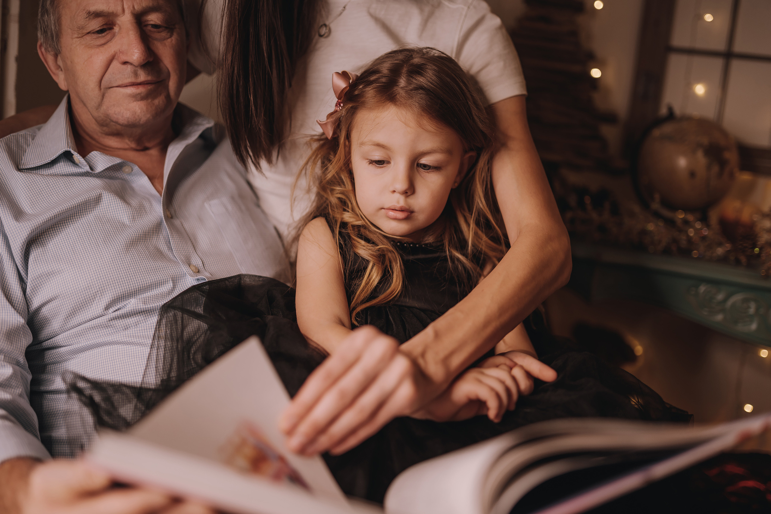 11.25.2022 Christmas Photoshoot 6. Wedding family event photographer in Chicago Nick Yushevich