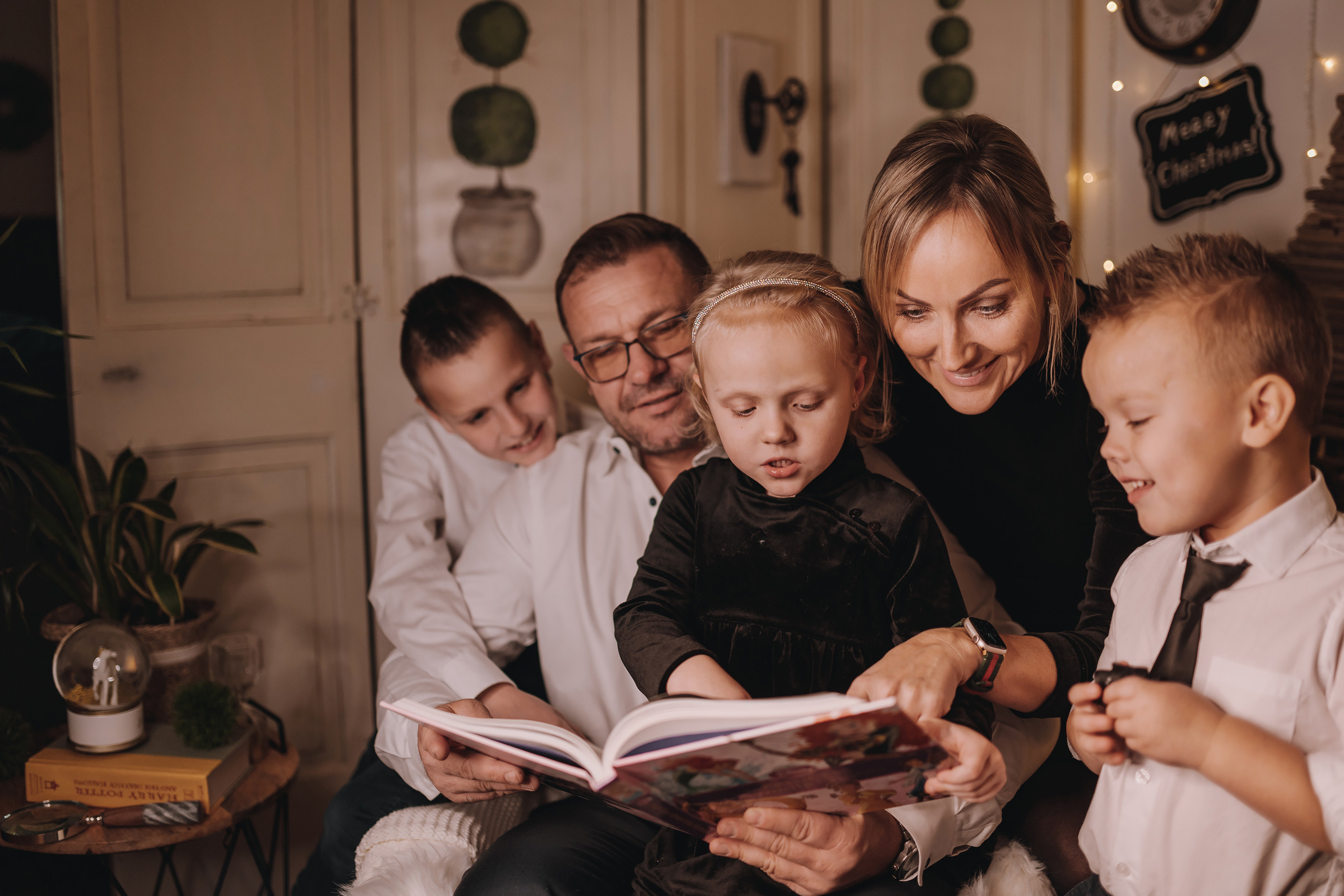 11.25.2022 Christmas Photoshoot 5. Wedding family event photographer in Chicago Nick Yushevich