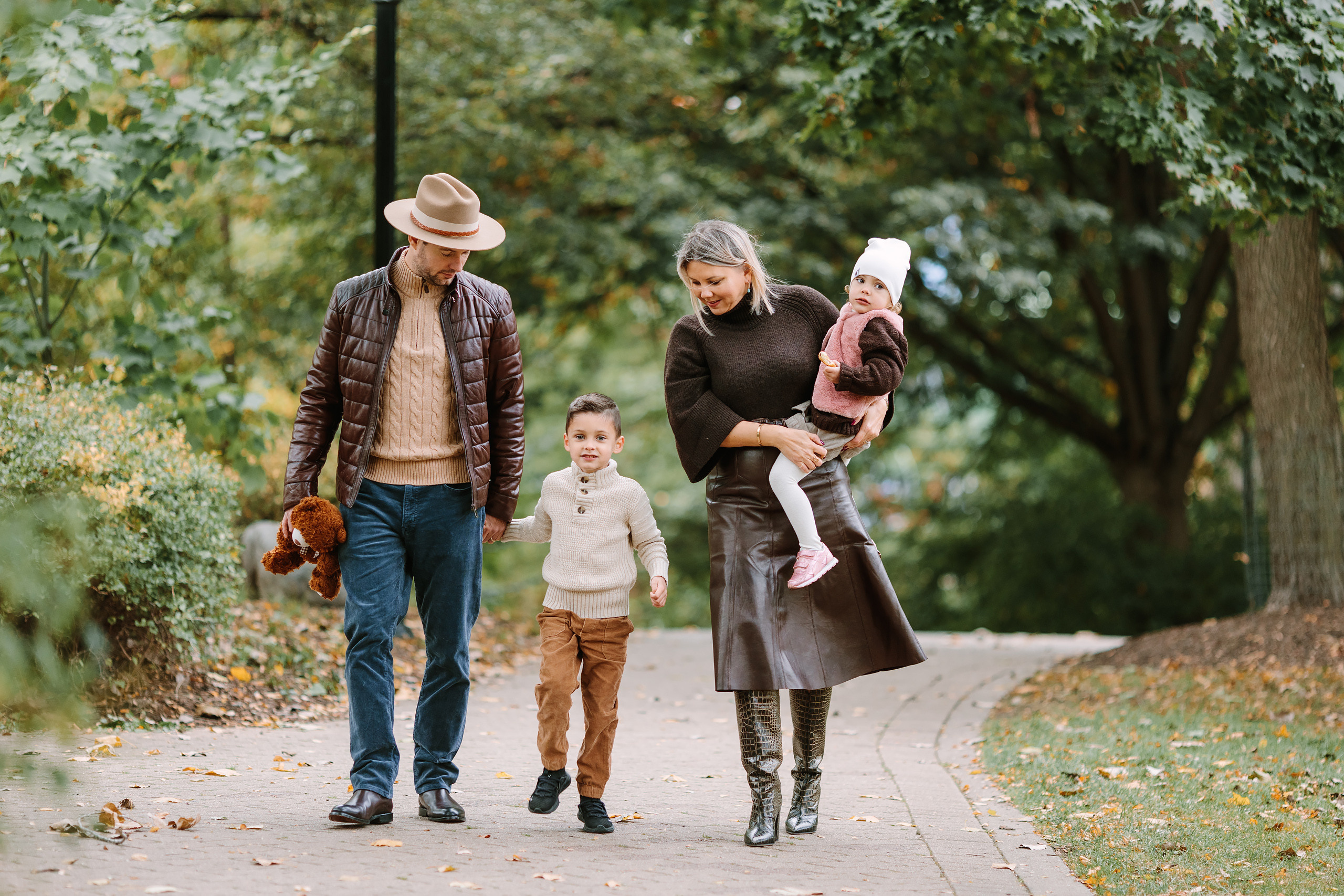10.16.22 Family Photoshoot. Wedding family event photographer in Chicago Nick Yushevich