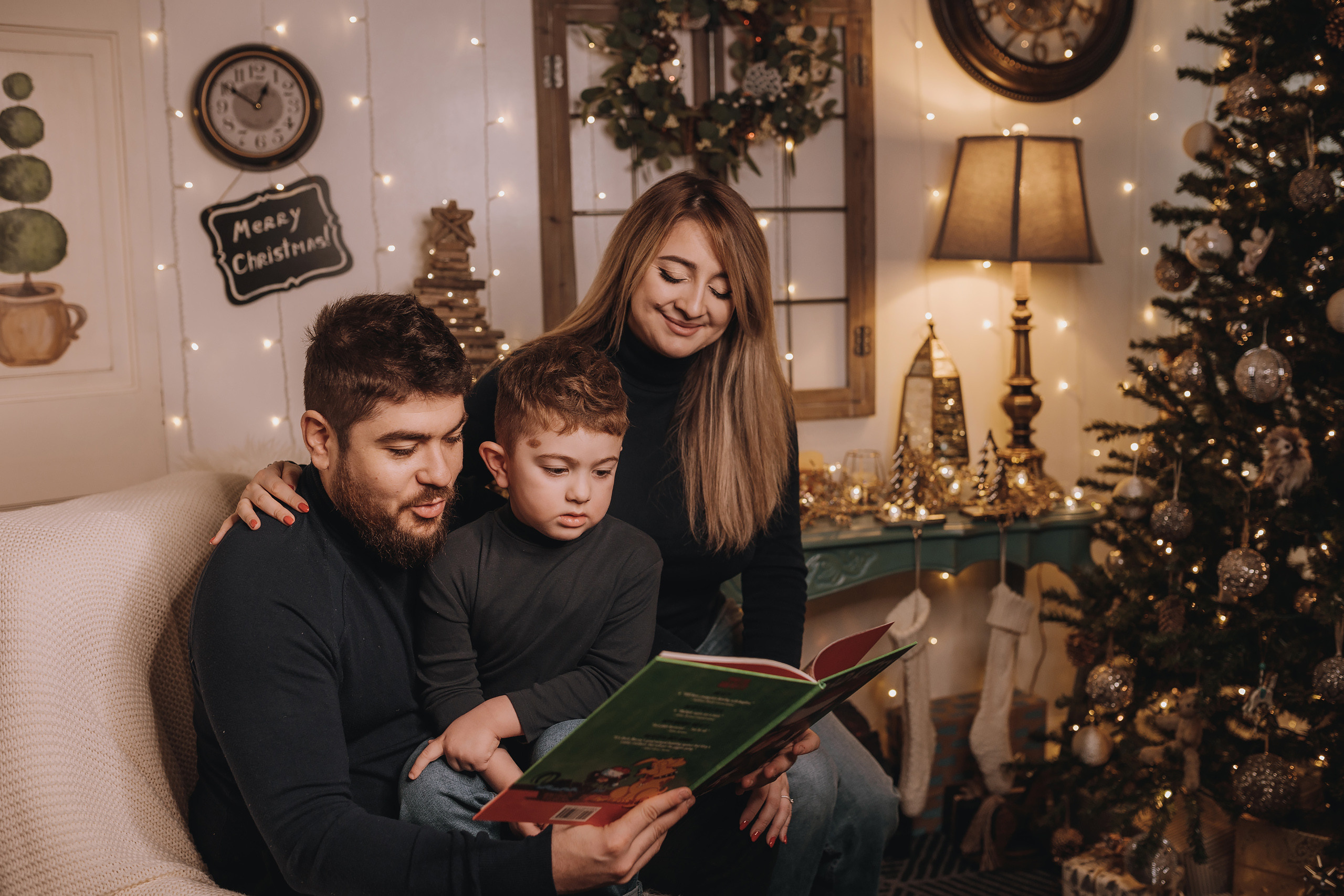 11.27.2022 Christmas Photoshoot 8. Wedding family event photographer in Chicago Nick Yushevich