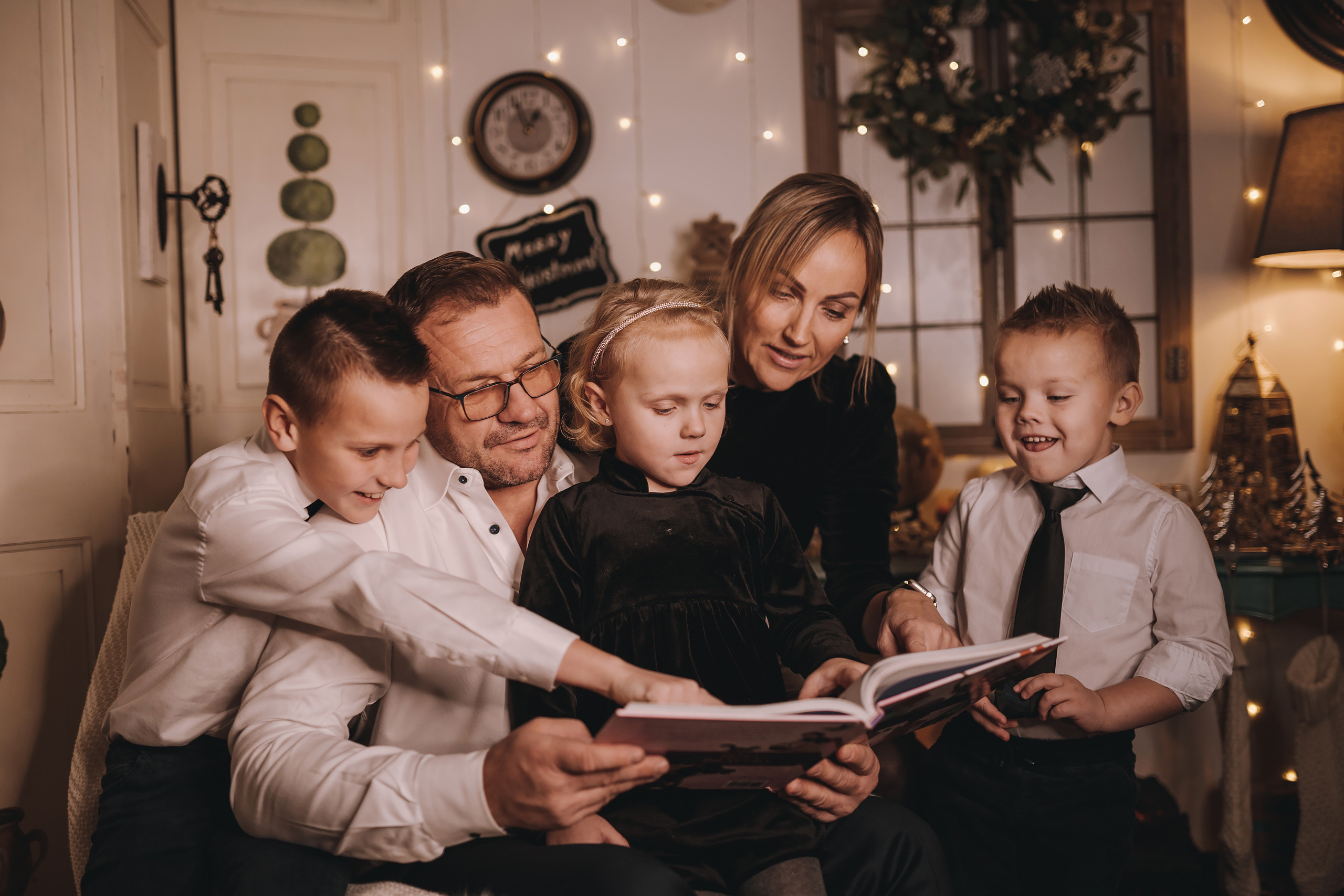 11.25.2022 Christmas Photoshoot 5. Wedding family event photographer in Chicago Nick Yushevich