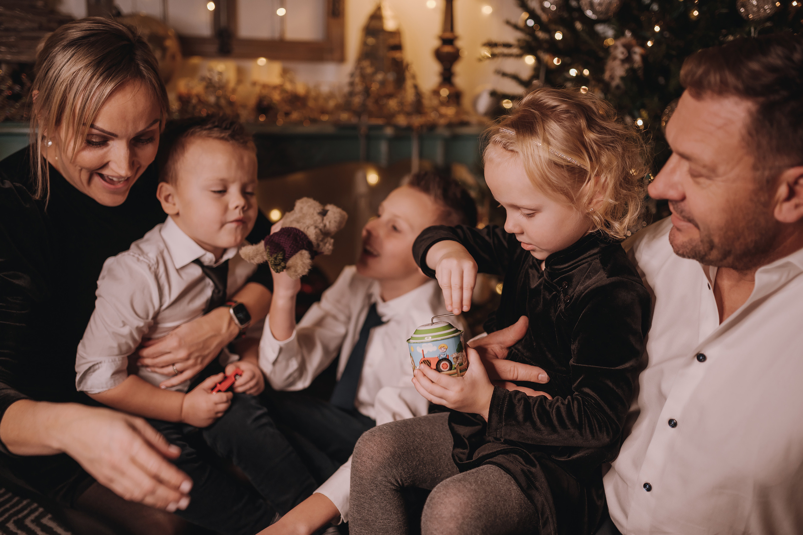 11.25.2022 Christmas Photoshoot 5. Wedding family event photographer in Chicago Nick Yushevich