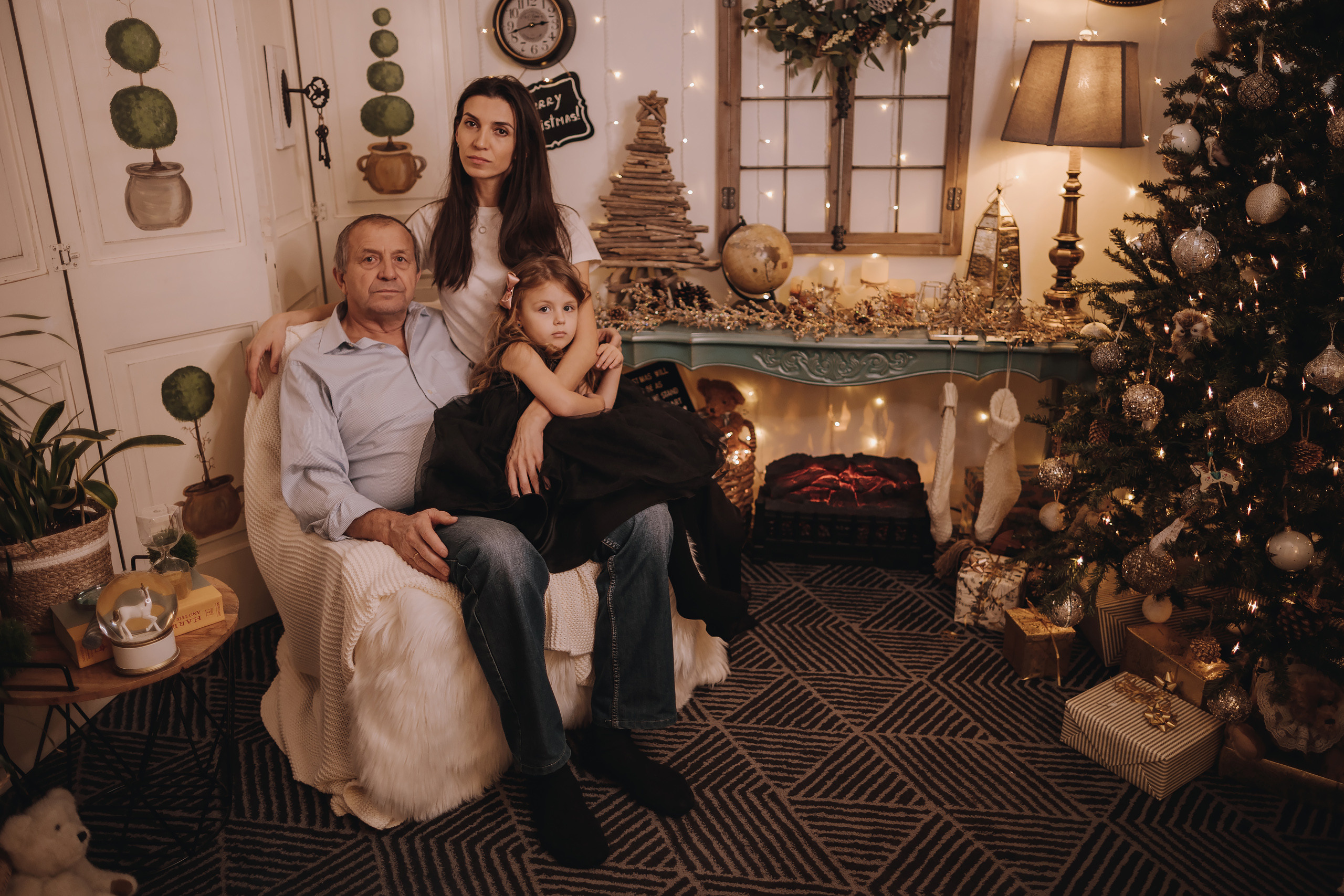 11.25.2022 Christmas Photoshoot 6. Wedding family event photographer in Chicago Nick Yushevich