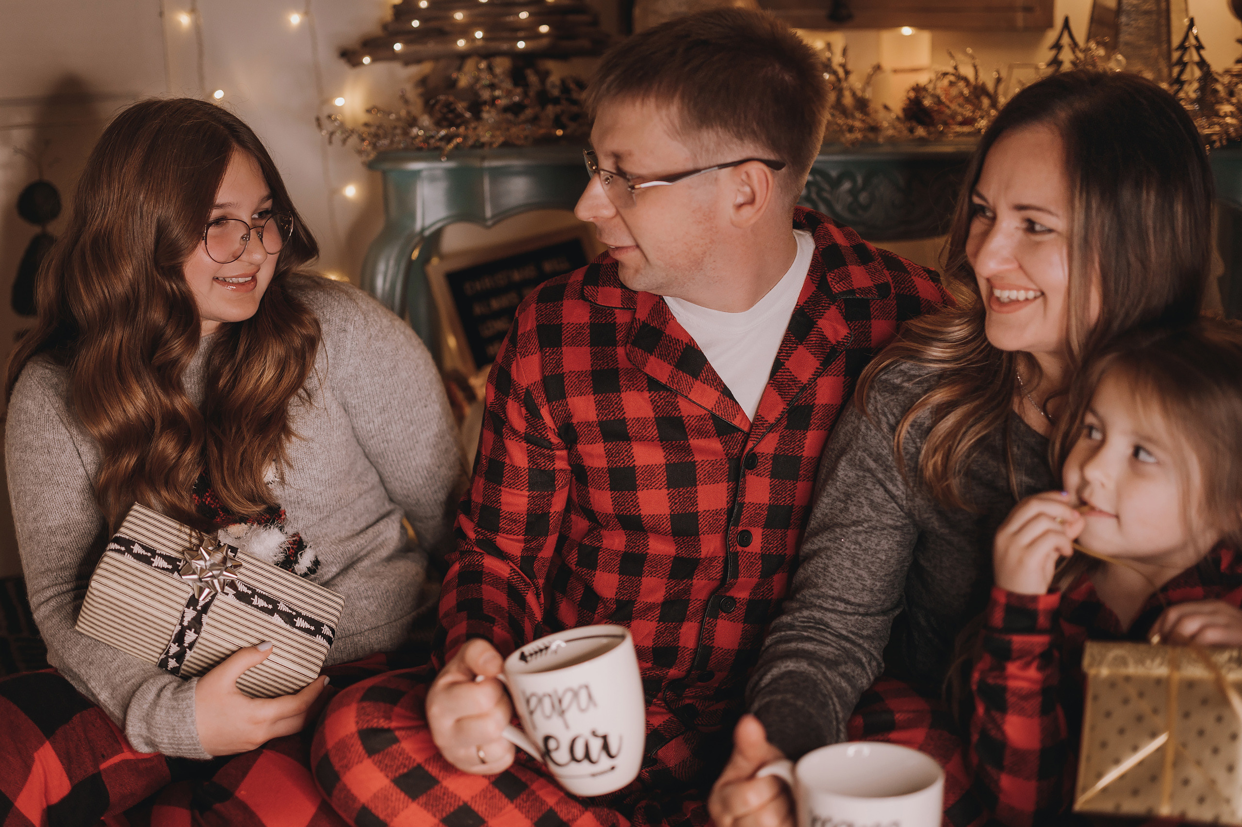 11.12.2022 Christmas Photoshoot 1. Wedding family event photographer in Chicago Nick Yushevich