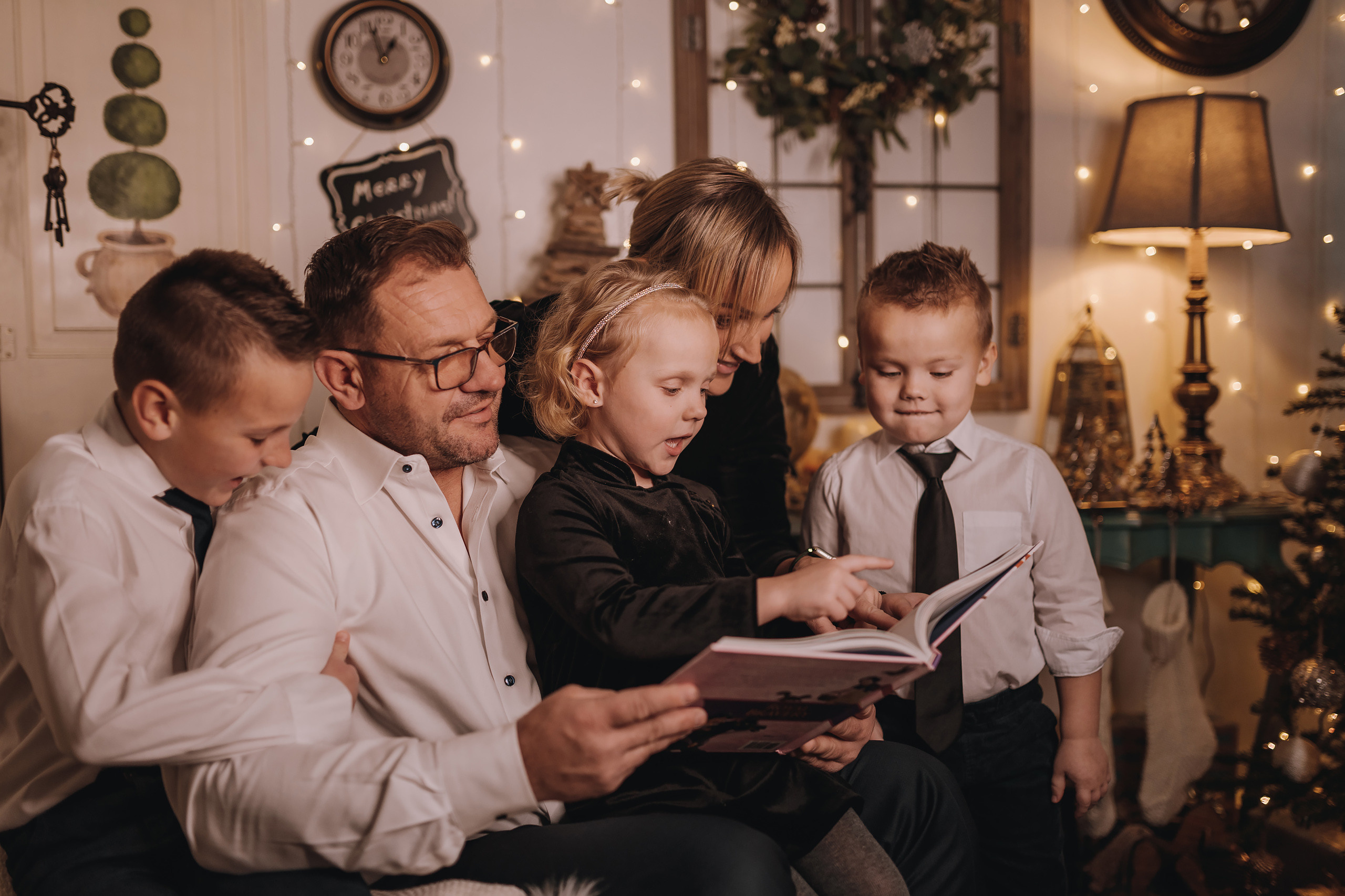 11.25.2022 Christmas Photoshoot 5. Wedding family event photographer in Chicago Nick Yushevich