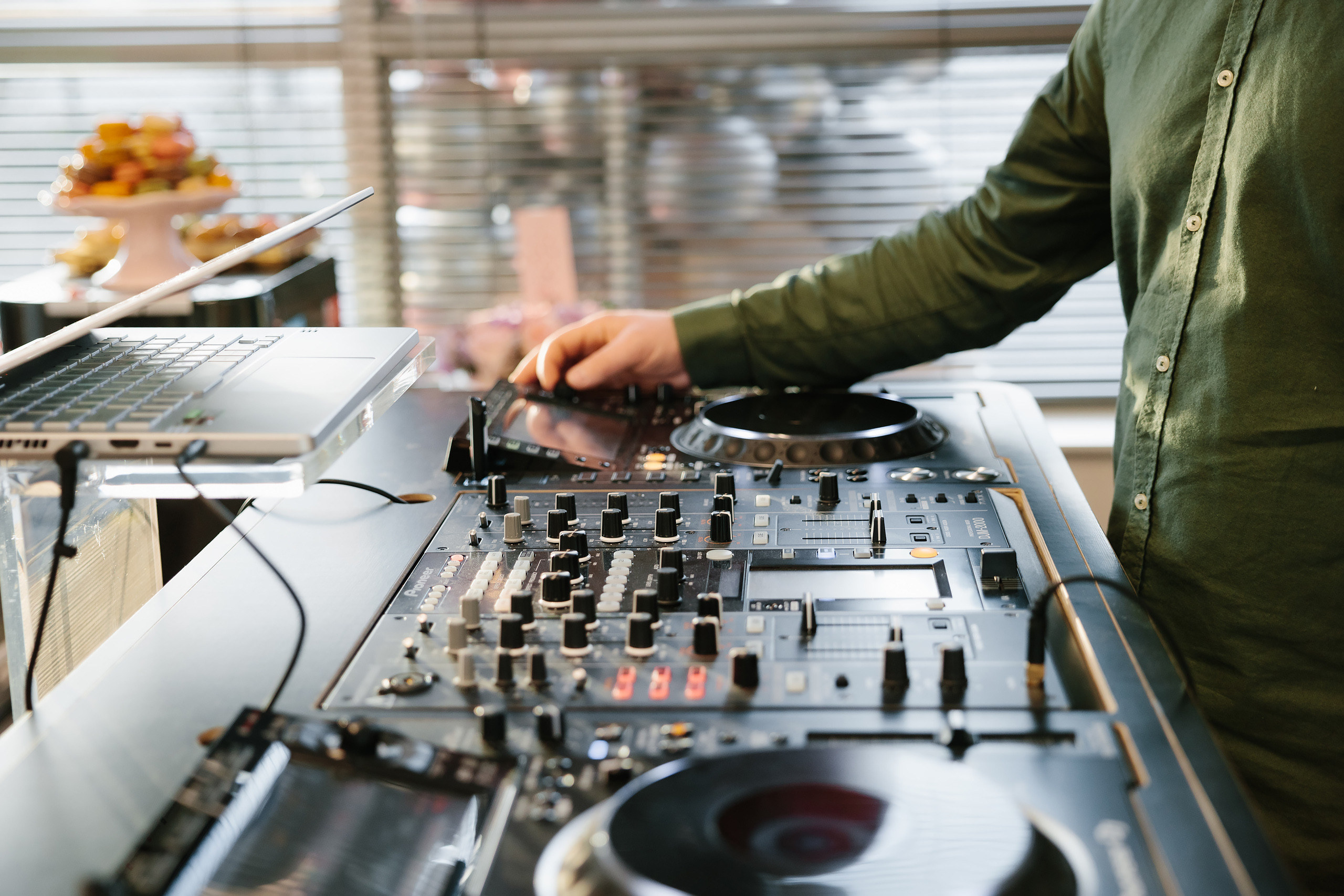 Grand Opening Trynkina Makeup 11.20.2022. Wedding family event photographer in Chicago Nick Yushevich