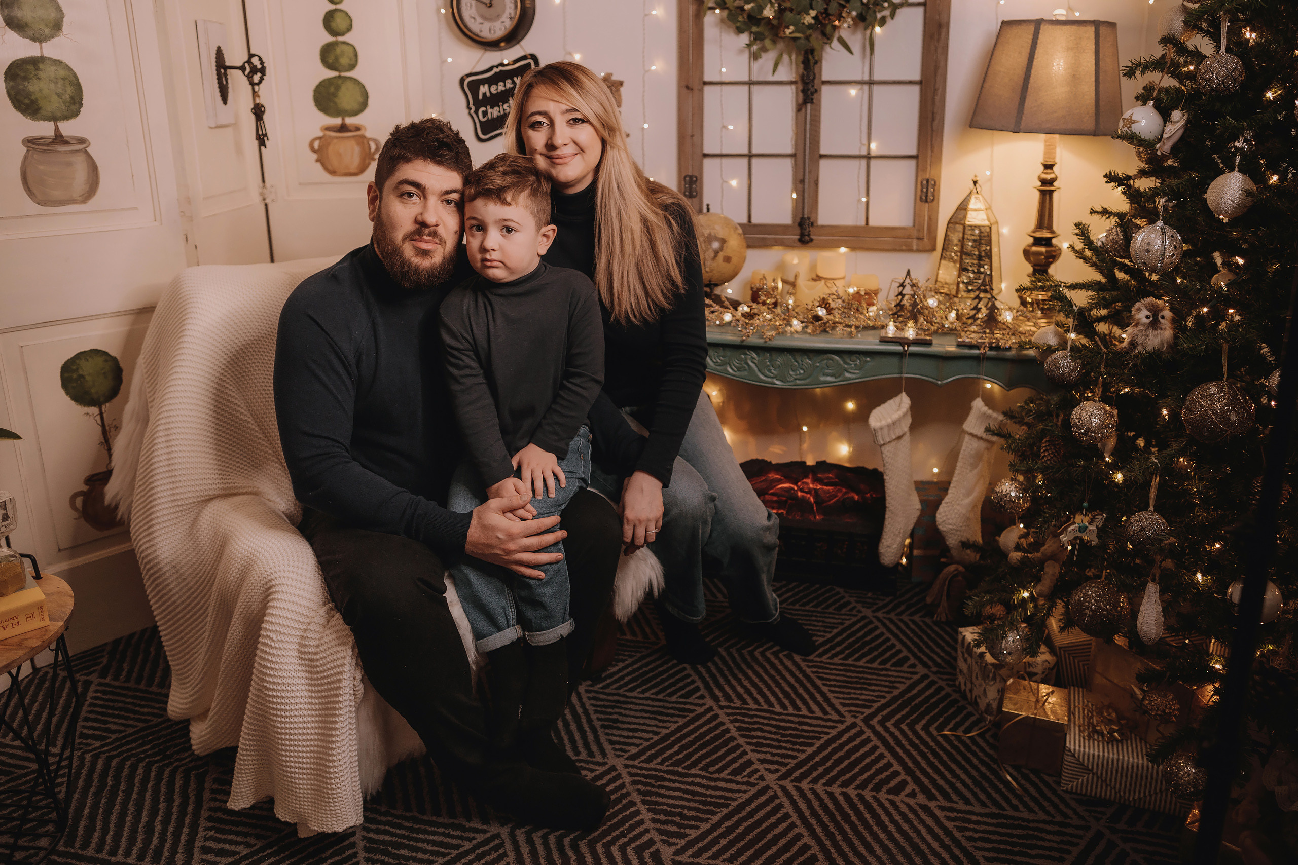 11.27.2022 Christmas Photoshoot 8. Wedding family event photographer in Chicago Nick Yushevich