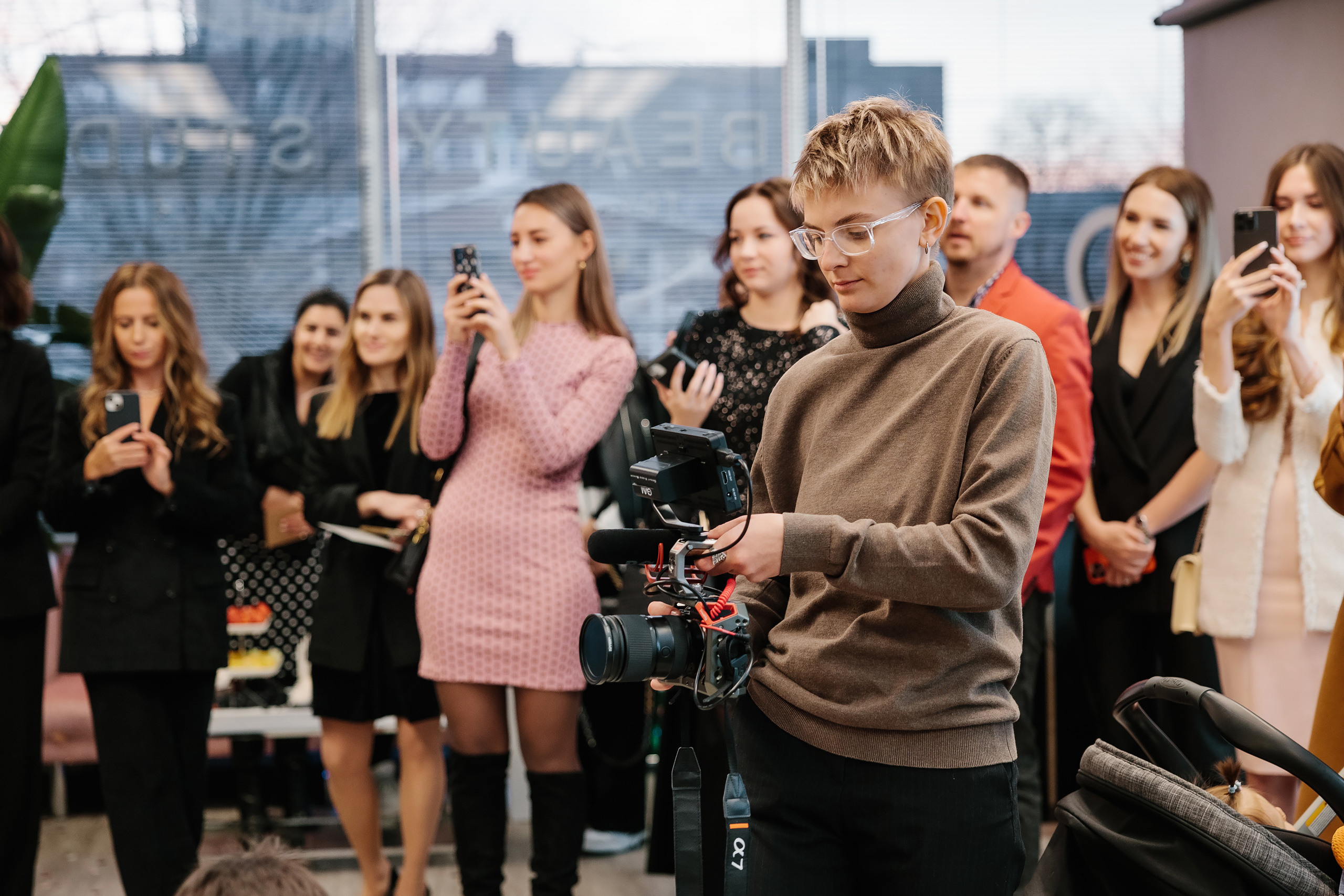 Grand Opening Trynkina Makeup 11.20.2022. Wedding family event photographer in Chicago Nick Yushevich